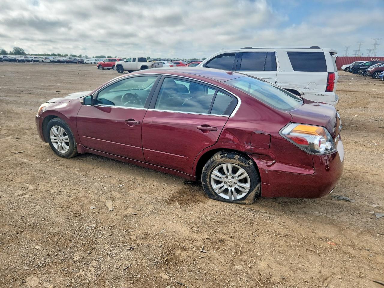 2011 Nissan Altima 2.5 Red vin: 1N4AL2AP1BN407405