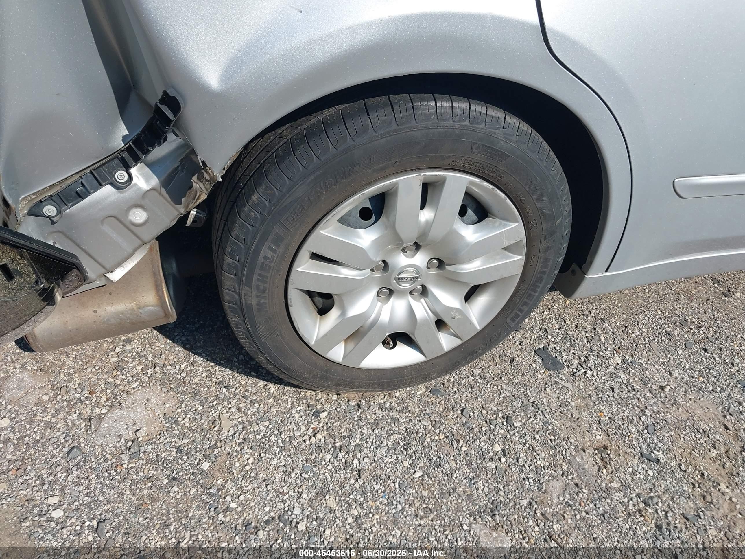 2010 Nissan Altima 2.5 S Silver vin: 1N4AL2AP2AN565668