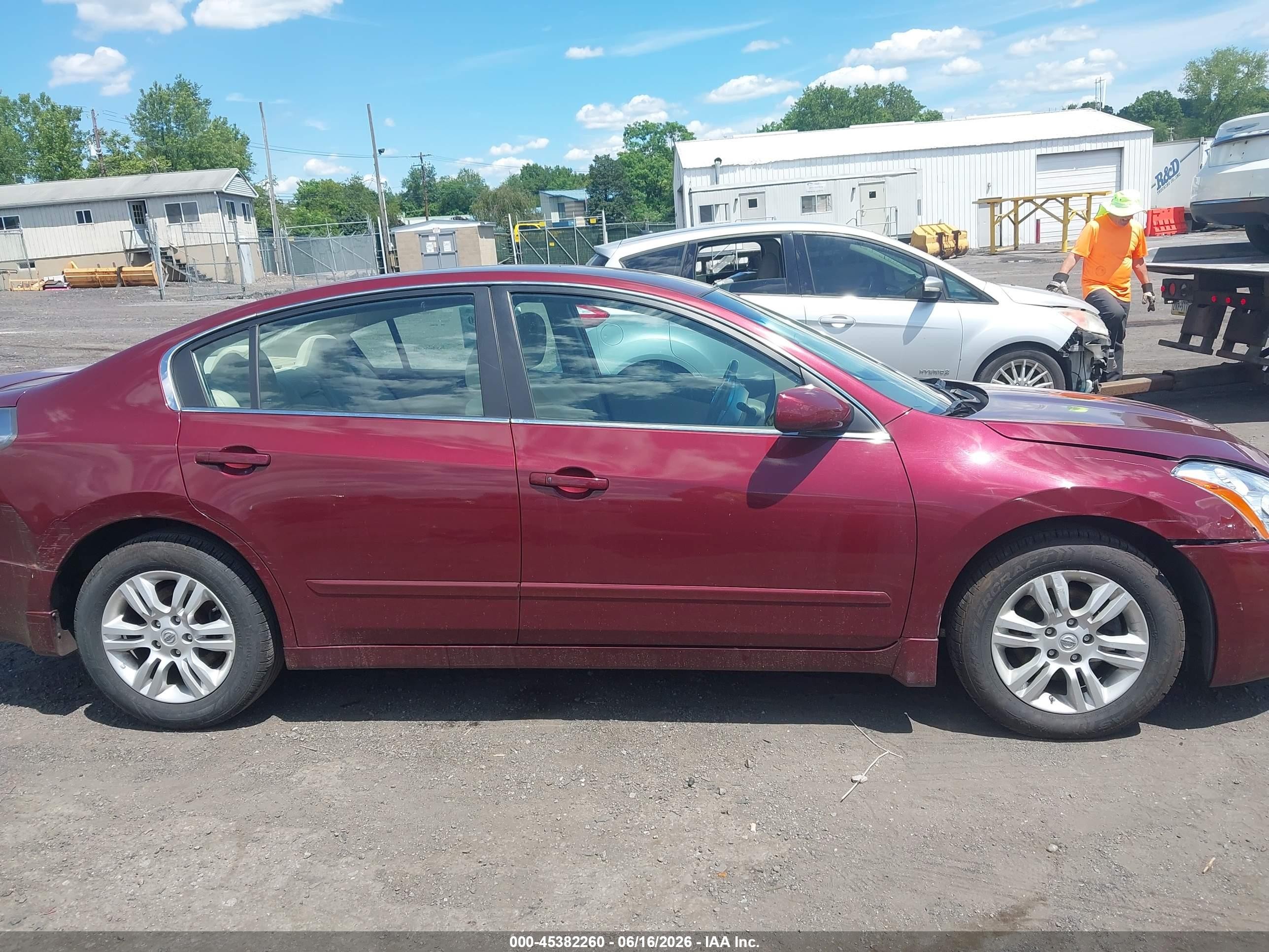 2011 Nissan Altima 2.5 S Red vin: 1N4AL2AP2BN510512