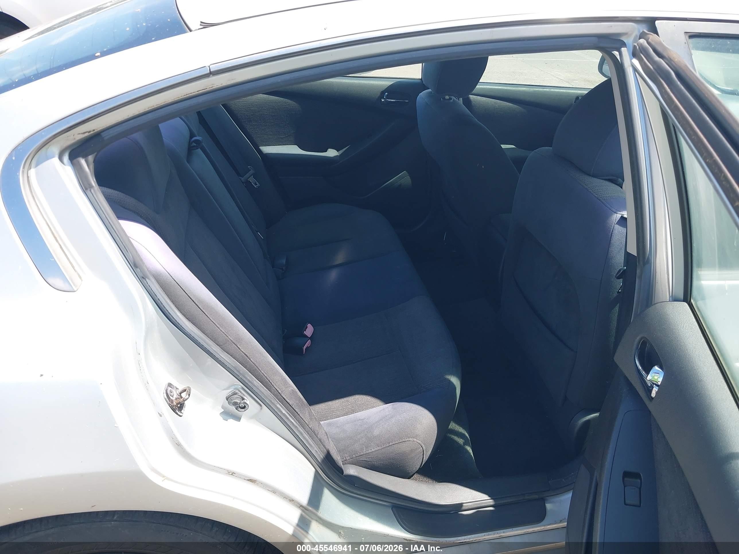 2010 Nissan Altima 2.5 S Silver vin: 1N4AL2AP3AN437021