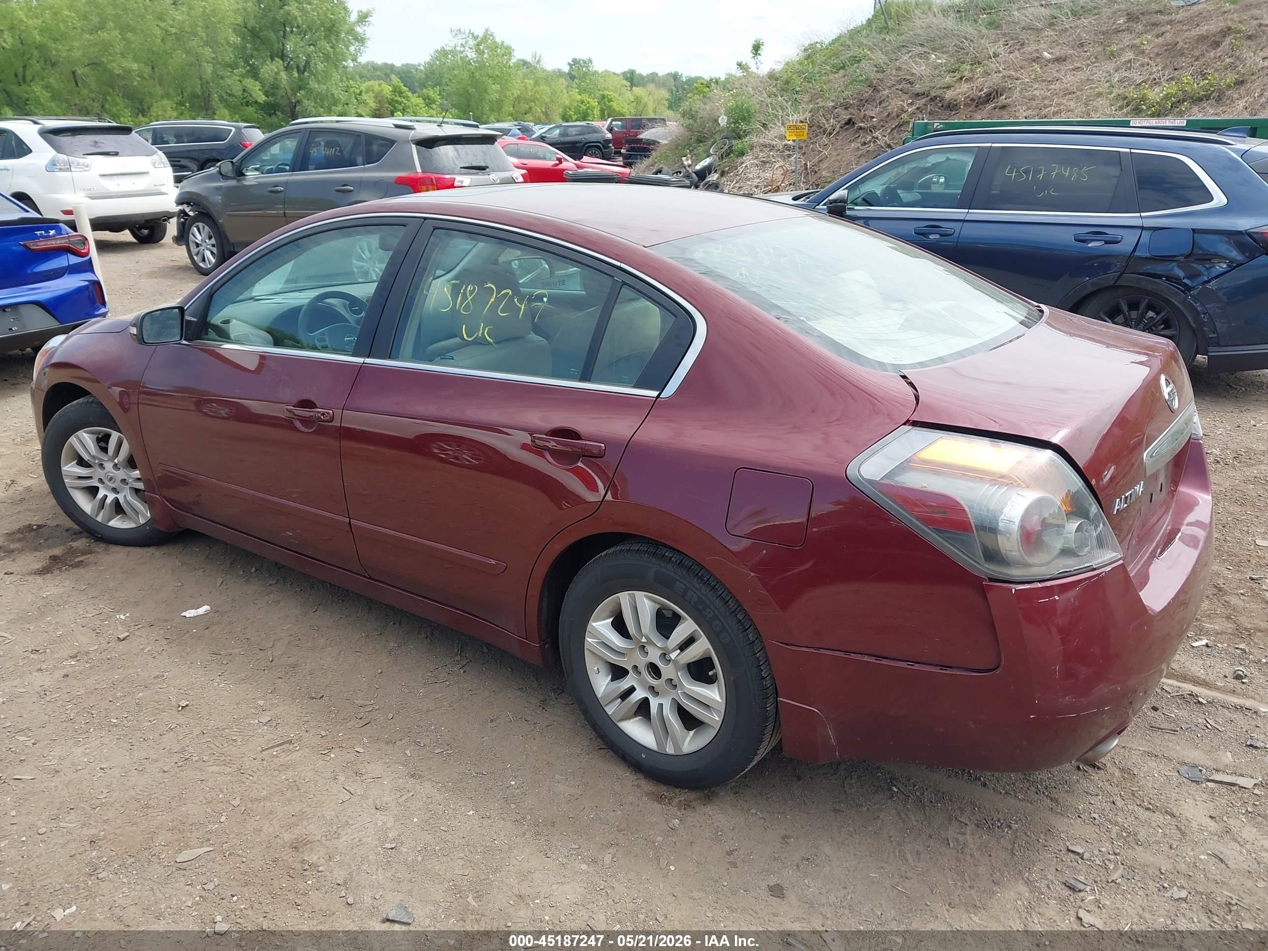 2011 Nissan Altima 2.5 S Красный vin: 1N4AL2AP3BN402707