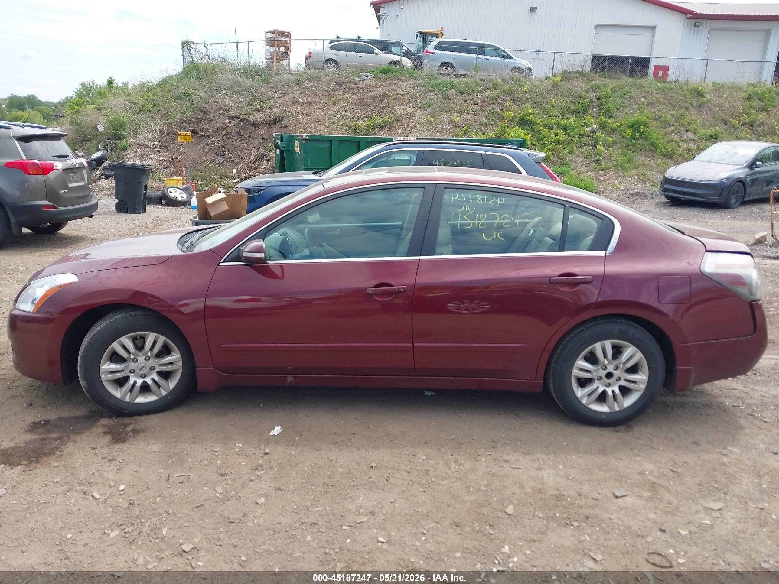 2011 Nissan Altima 2.5 S Красный vin: 1N4AL2AP3BN402707