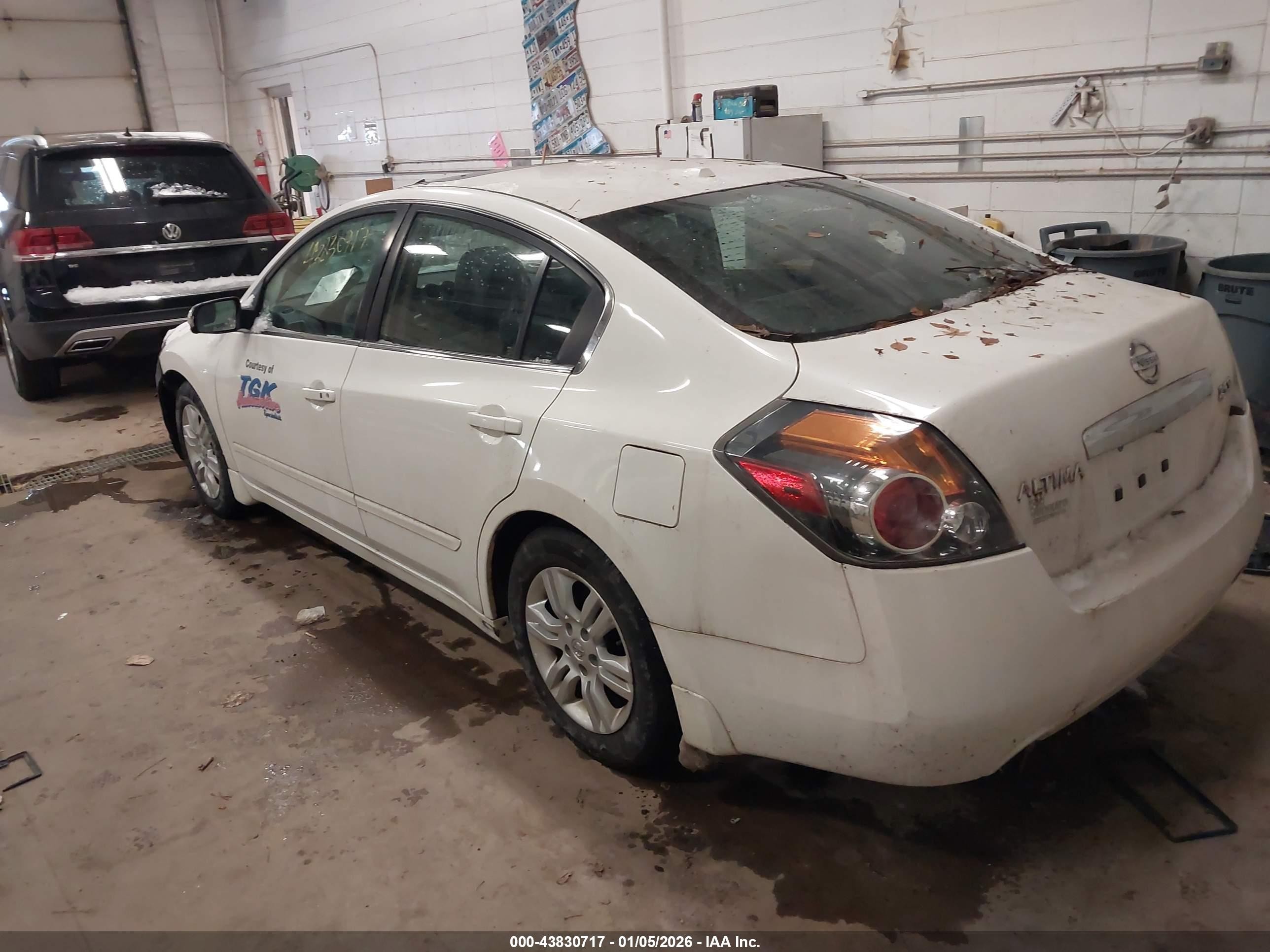 2010 Nissan Altima 2.5 S White vin: 1N4AL2AP4AN457245