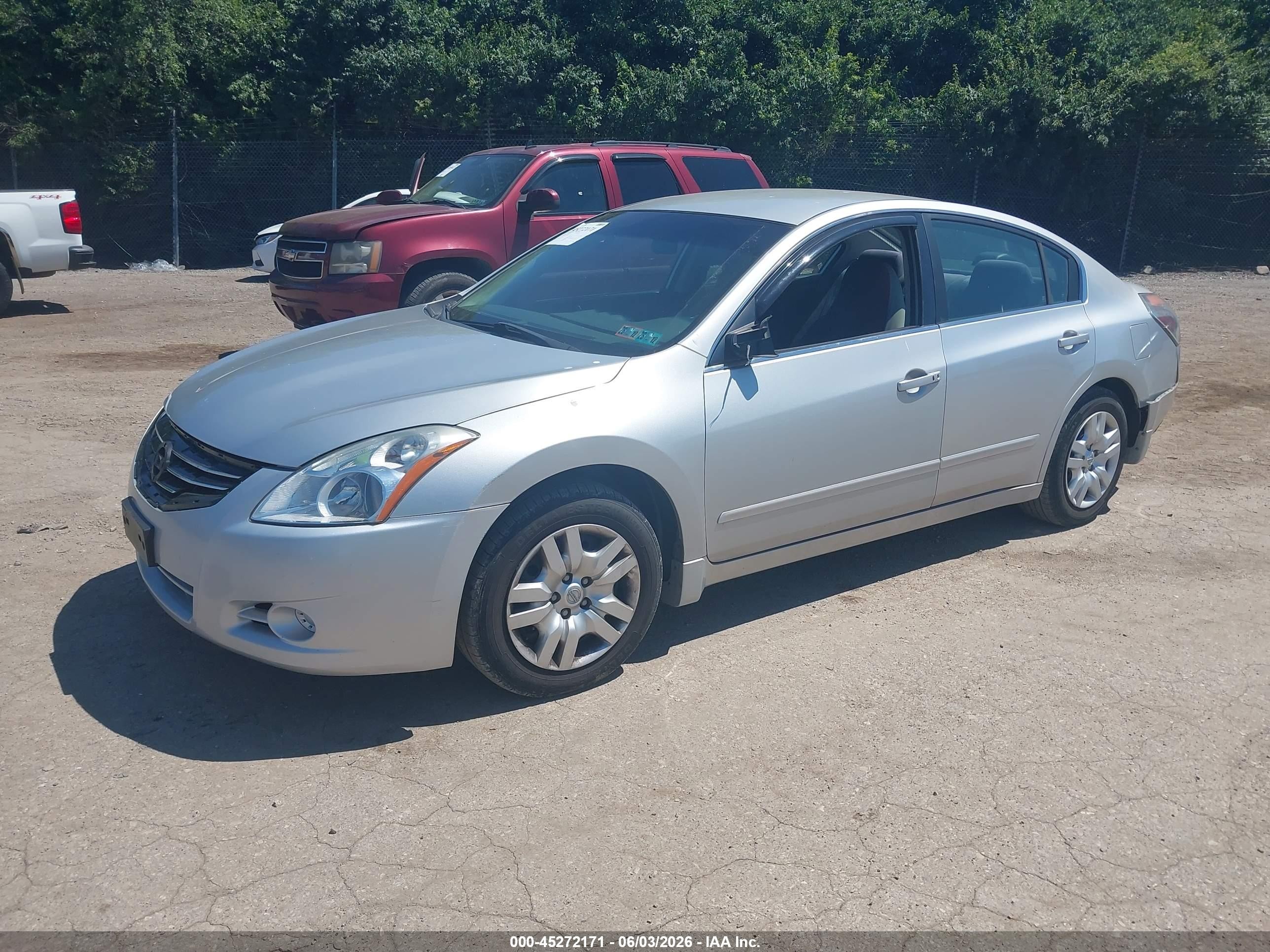 2010 Nissan Altima 2.5 S Silver vin: 1N4AL2AP4AN561072