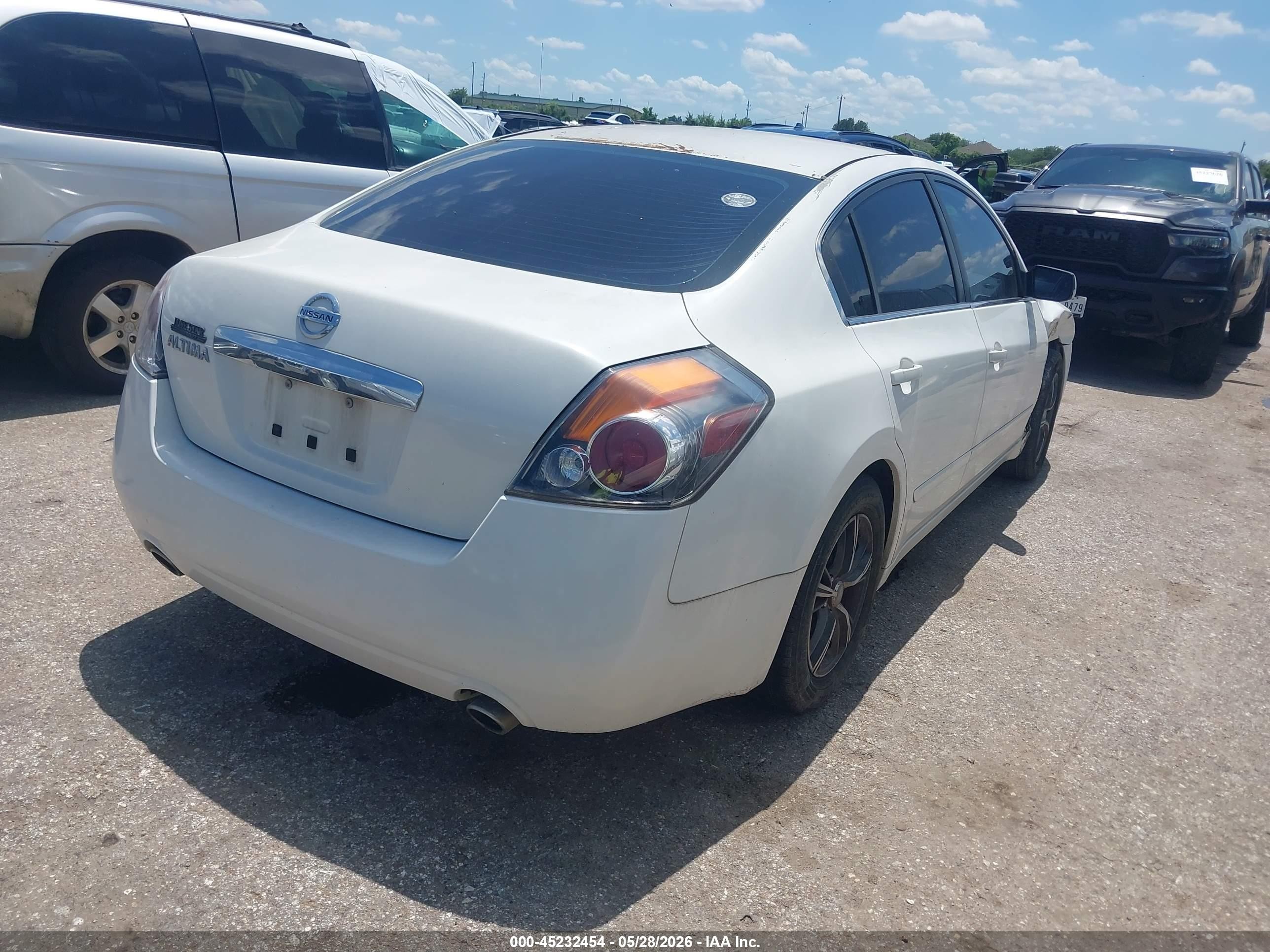 2012 Nissan Altima 2.5 White vin: 1N4AL2AP4CC244570