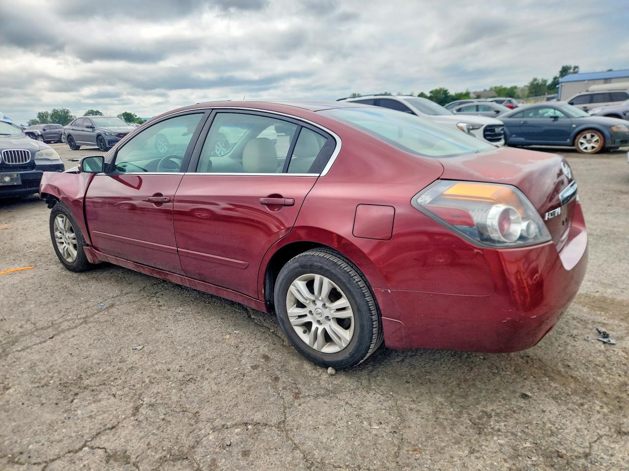 2010 Nissan Altima 2.5 Red vin: 1N4AL2AP5AN518618