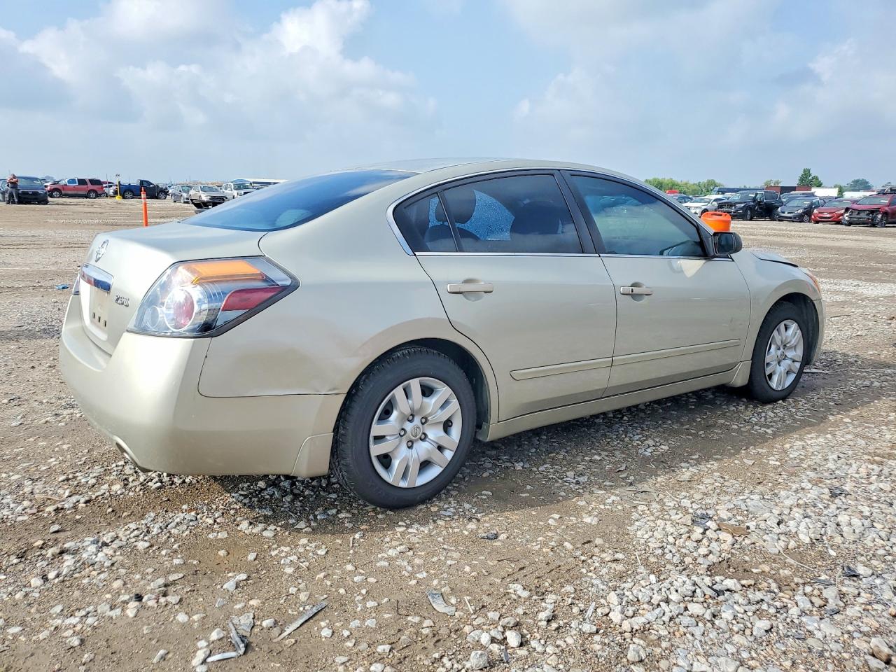 2010 Nissan Altima 2.5 Tan vin: 1N4AL2AP6AN519194