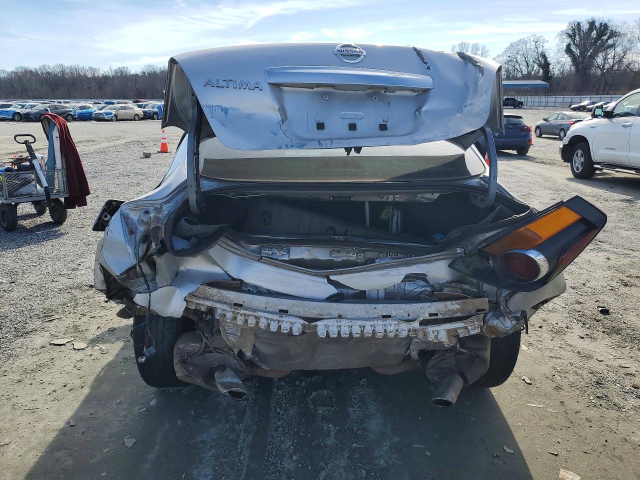 2011 Nissan Altima Base Silver vin: 1N4AL2AP6BN497425