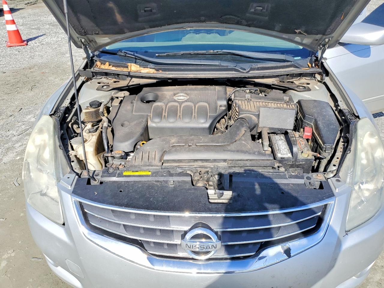 2011 Nissan Altima Base Silver vin: 1N4AL2AP6BN497425