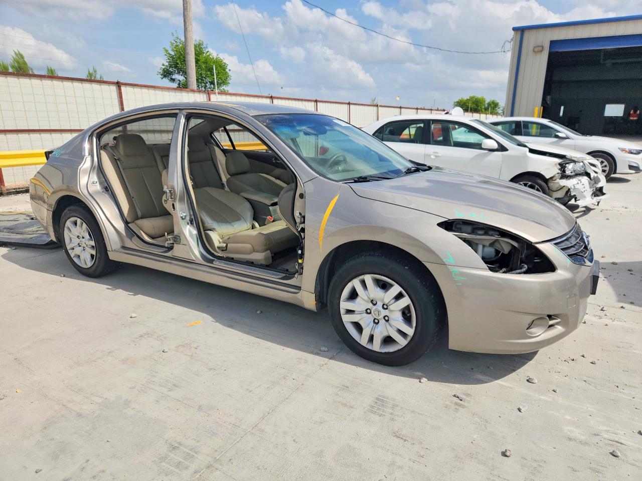 2012 Nissan Altima Base Beige vin: 1N4AL2AP6CN563294