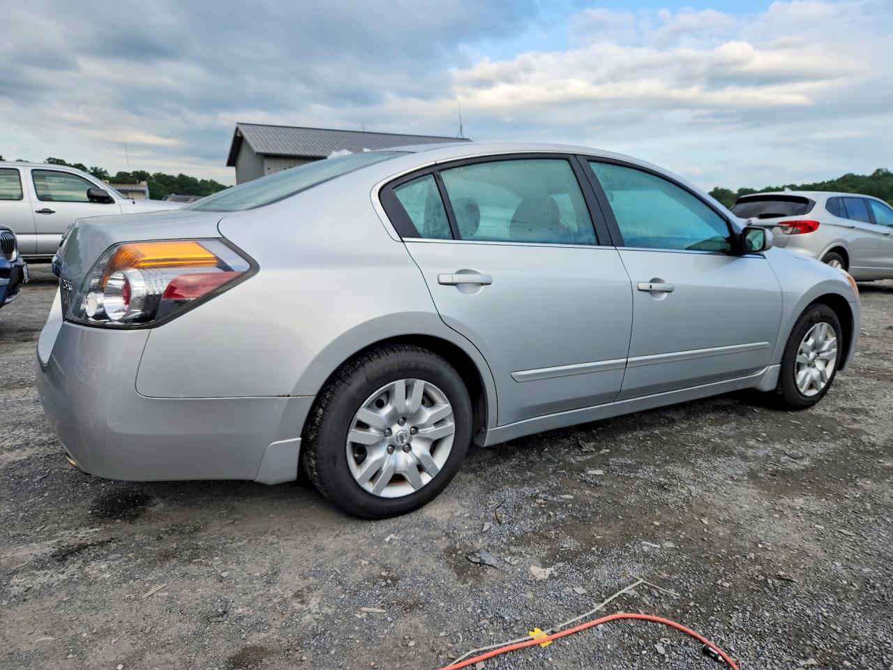 2010 Nissan Altima 2.5 Silver vin: 1N4AL2AP7AC174351