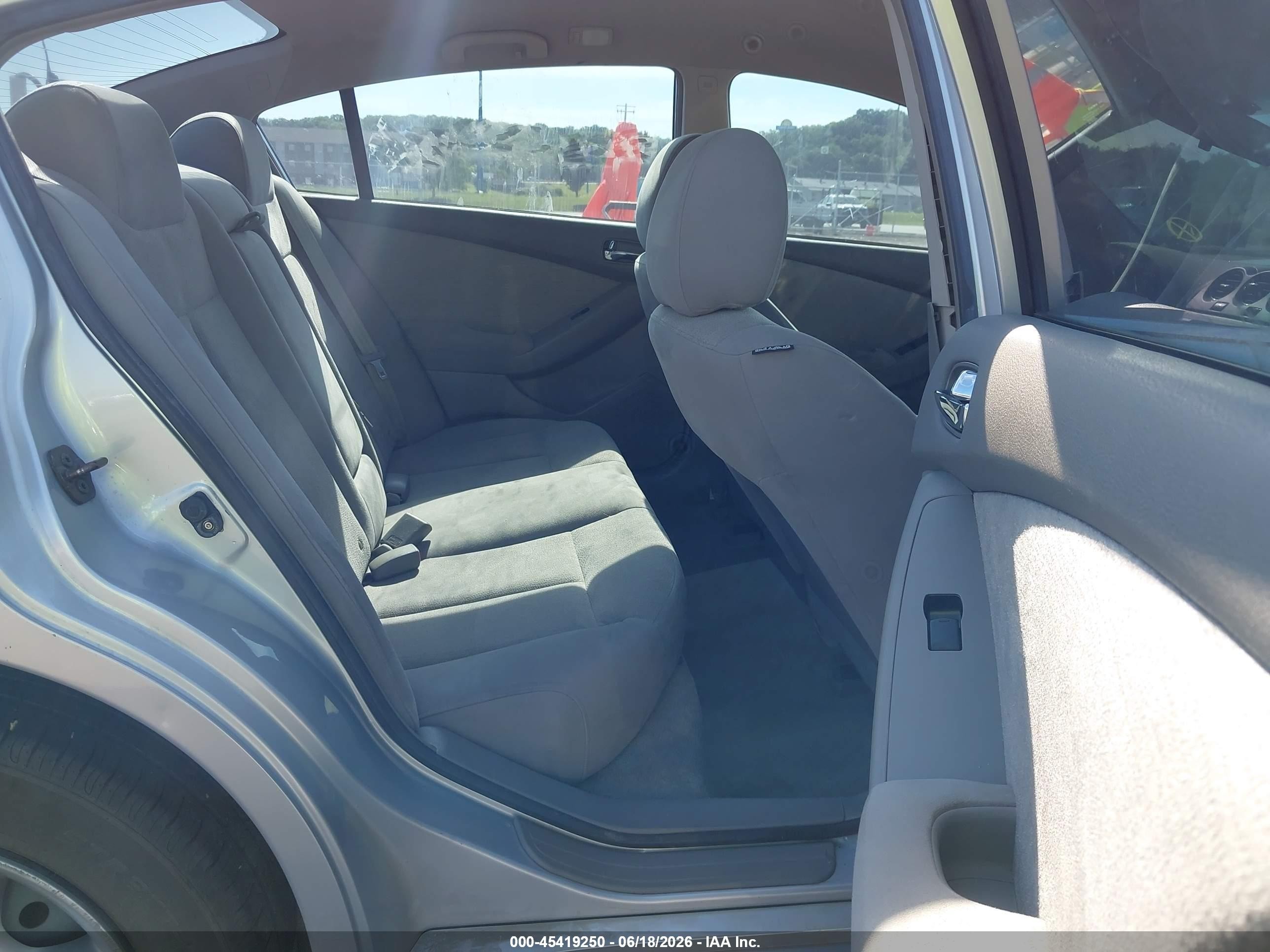 2010 Nissan Altima 2.5 Silver vin: 1N4AL2AP7AC186855