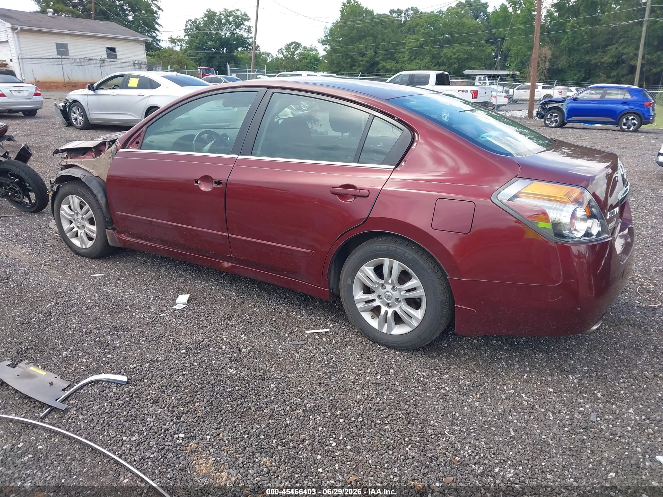 2010 Nissan Altima 2.5 S Red vin: 1N4AL2AP7AN445784