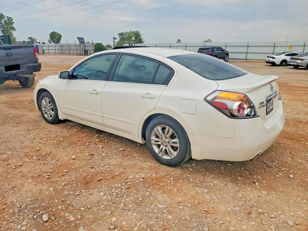 2010 Nissan Altima 2.5 White vin: 1N4AL2AP7AN454615