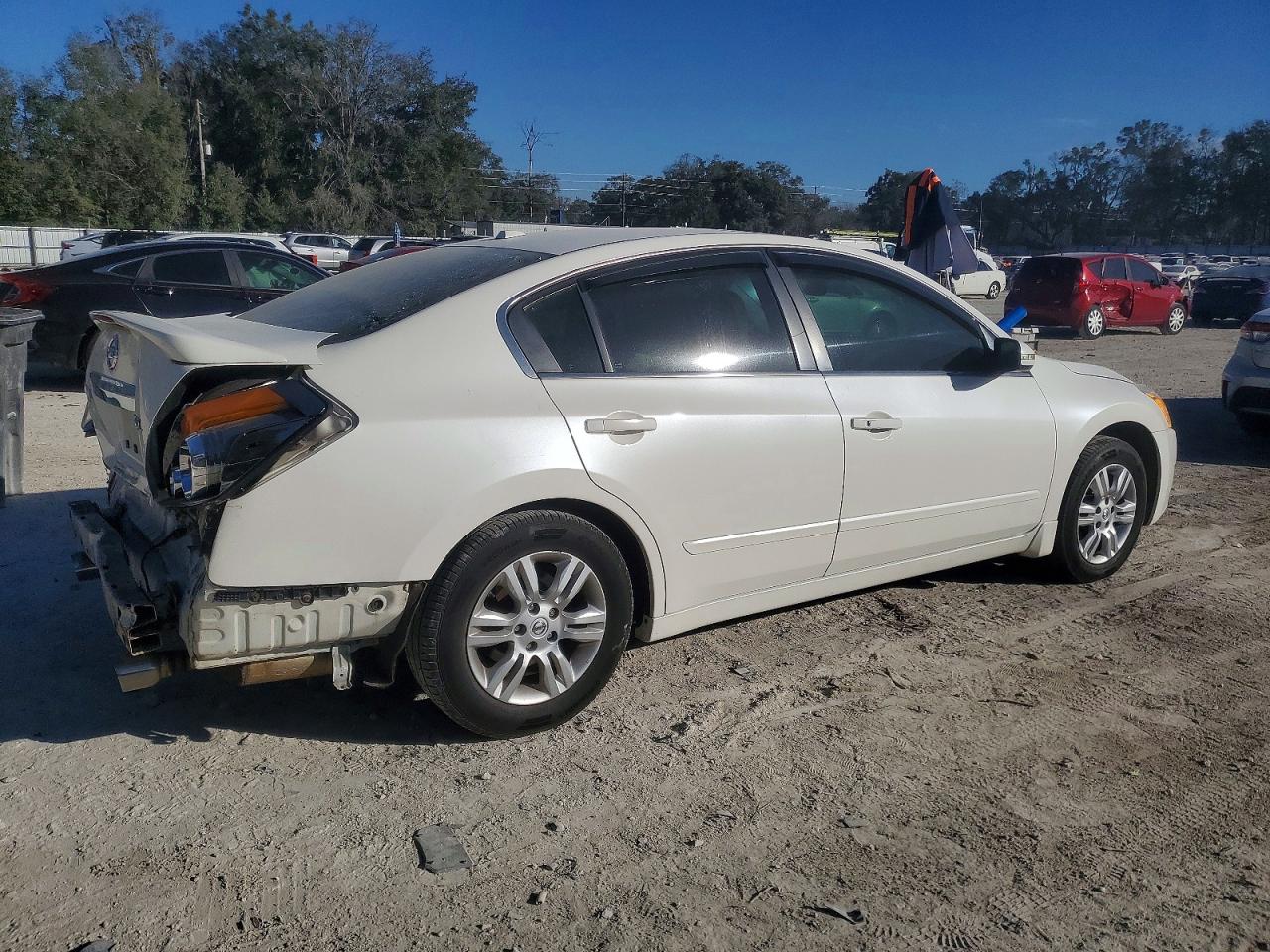 2011 Nissan Altima Base White vin: 1N4AL2AP7BN429988