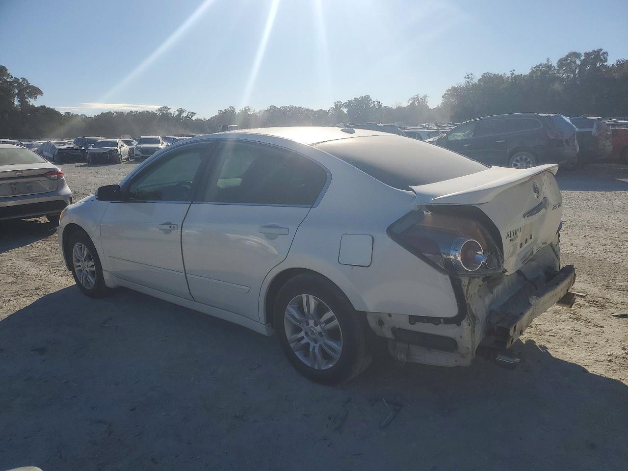 2011 Nissan Altima Base White vin: 1N4AL2AP7BN429988