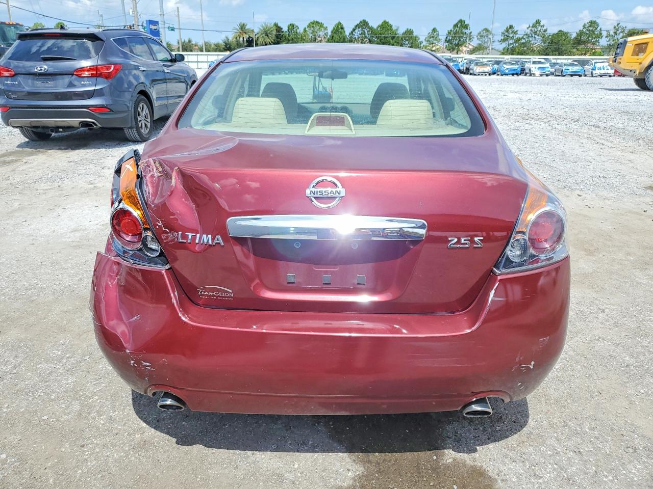 2011 Nissan Altima 2.5 Red vin: 1N4AL2AP7BN433541