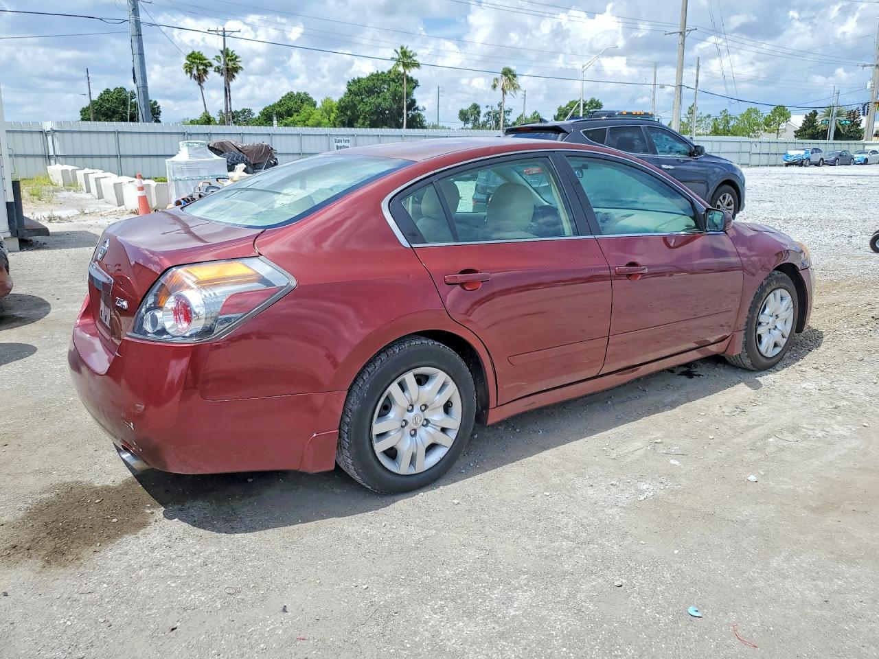 2011 Nissan Altima 2.5 Red vin: 1N4AL2AP7BN433541