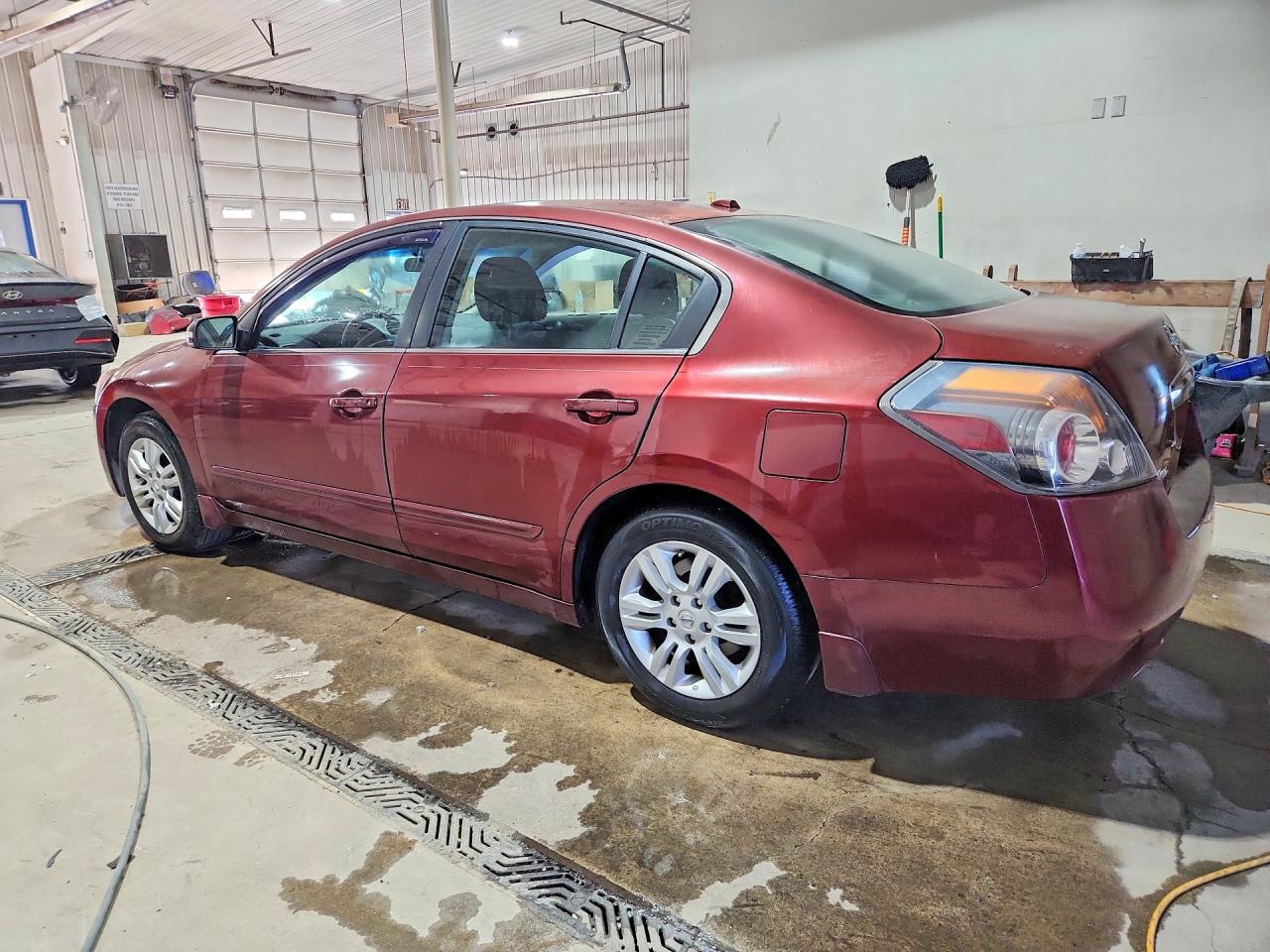 2011 Nissan Altima 2.5 Red vin: 1N4AL2AP7BN487535