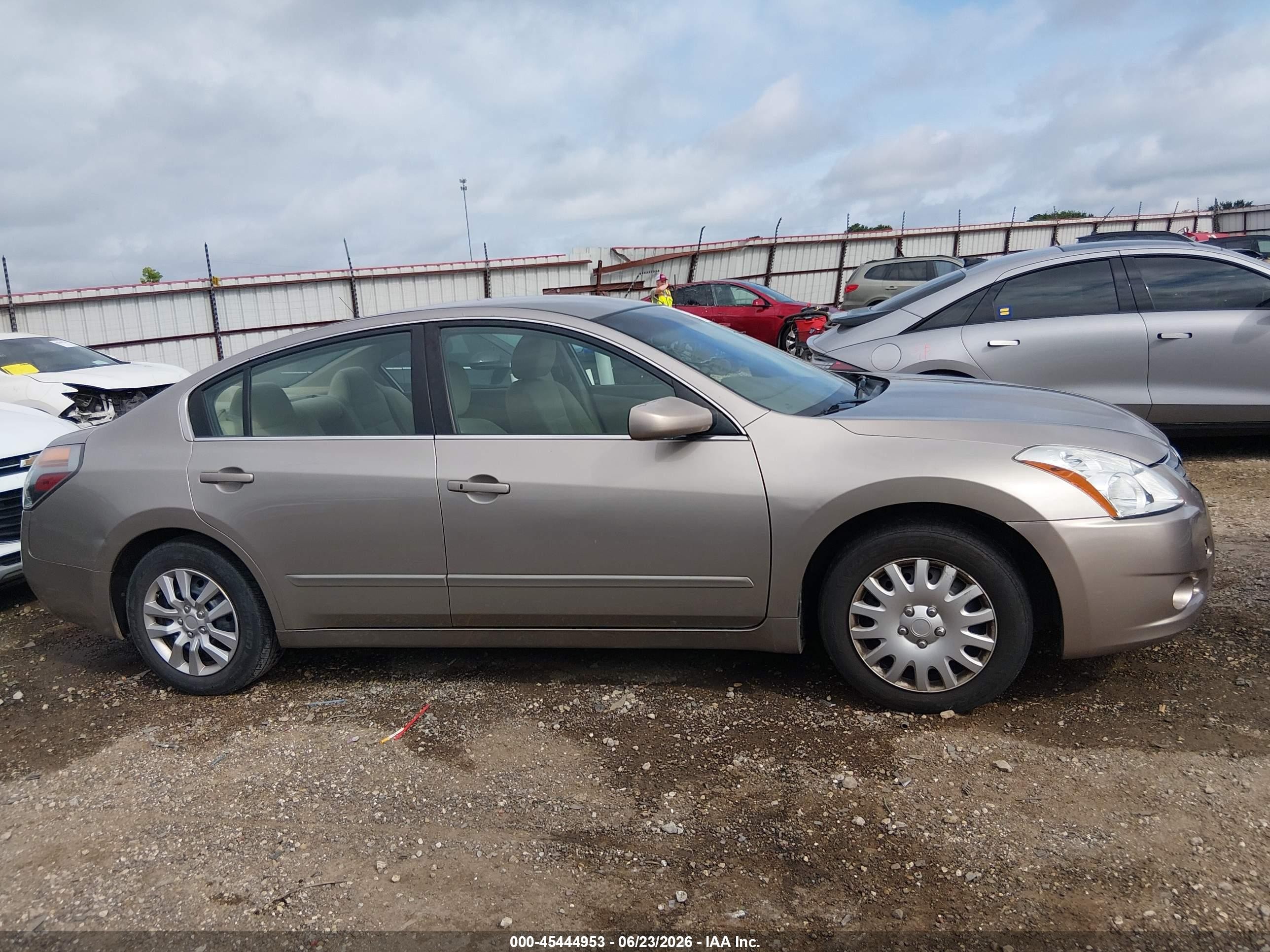 2012 Nissan Altima 2.5 S Beige vin: 1N4AL2AP7CC211076