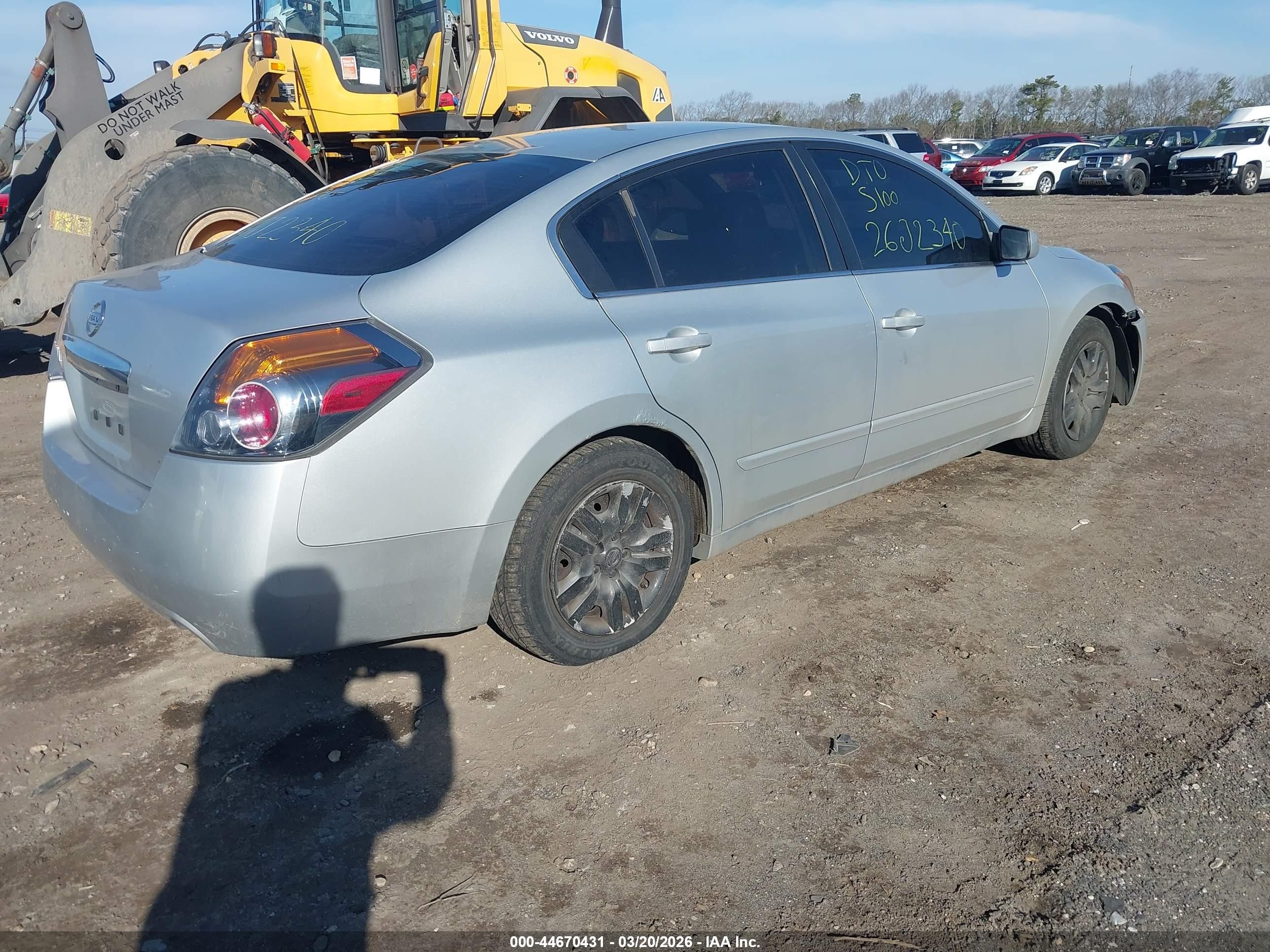 2010 Nissan Altima 2.5 Silver vin: 1N4AL2AP8AC128799