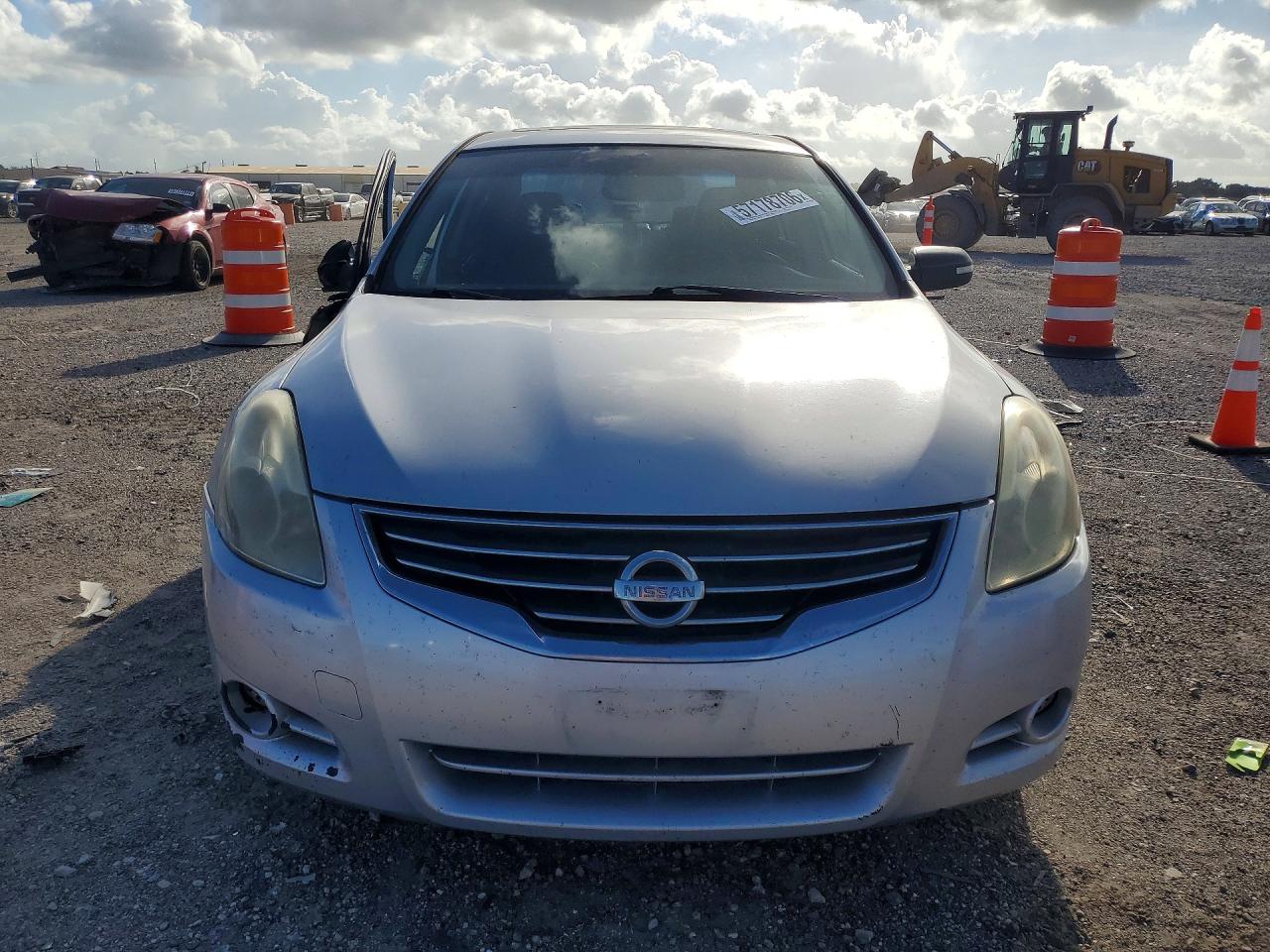 2010 Nissan Altima 2.5 Silver vin: 1N4AL2AP8AN553444