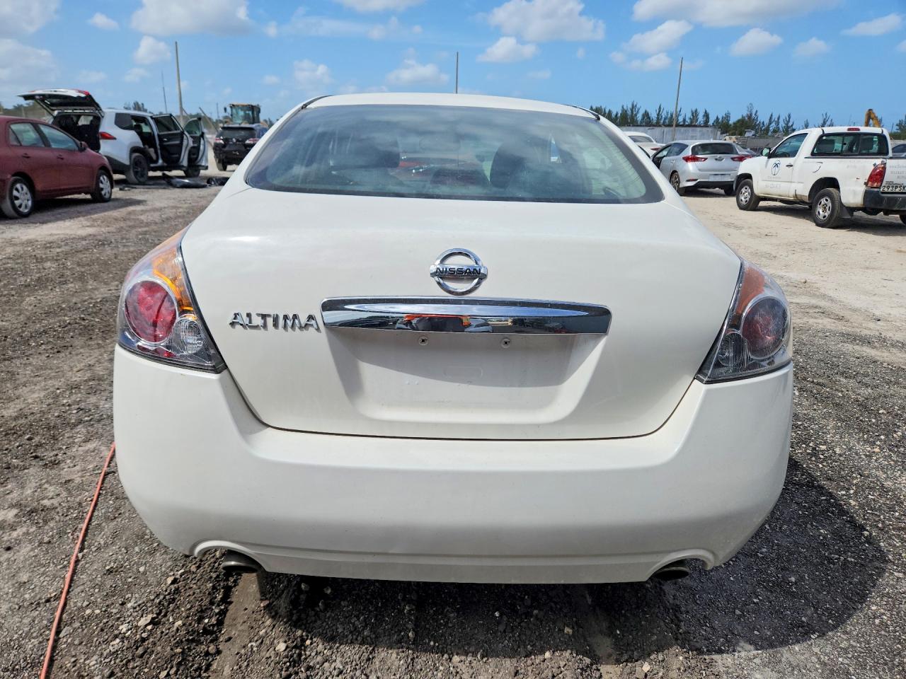 2011 Nissan Altima 2.5 White vin: 1N4AL2AP8BN402959
