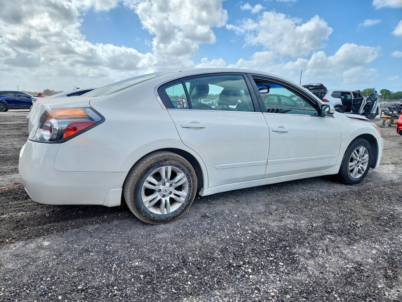 2011 Nissan Altima 2.5 White vin: 1N4AL2AP8BN402959