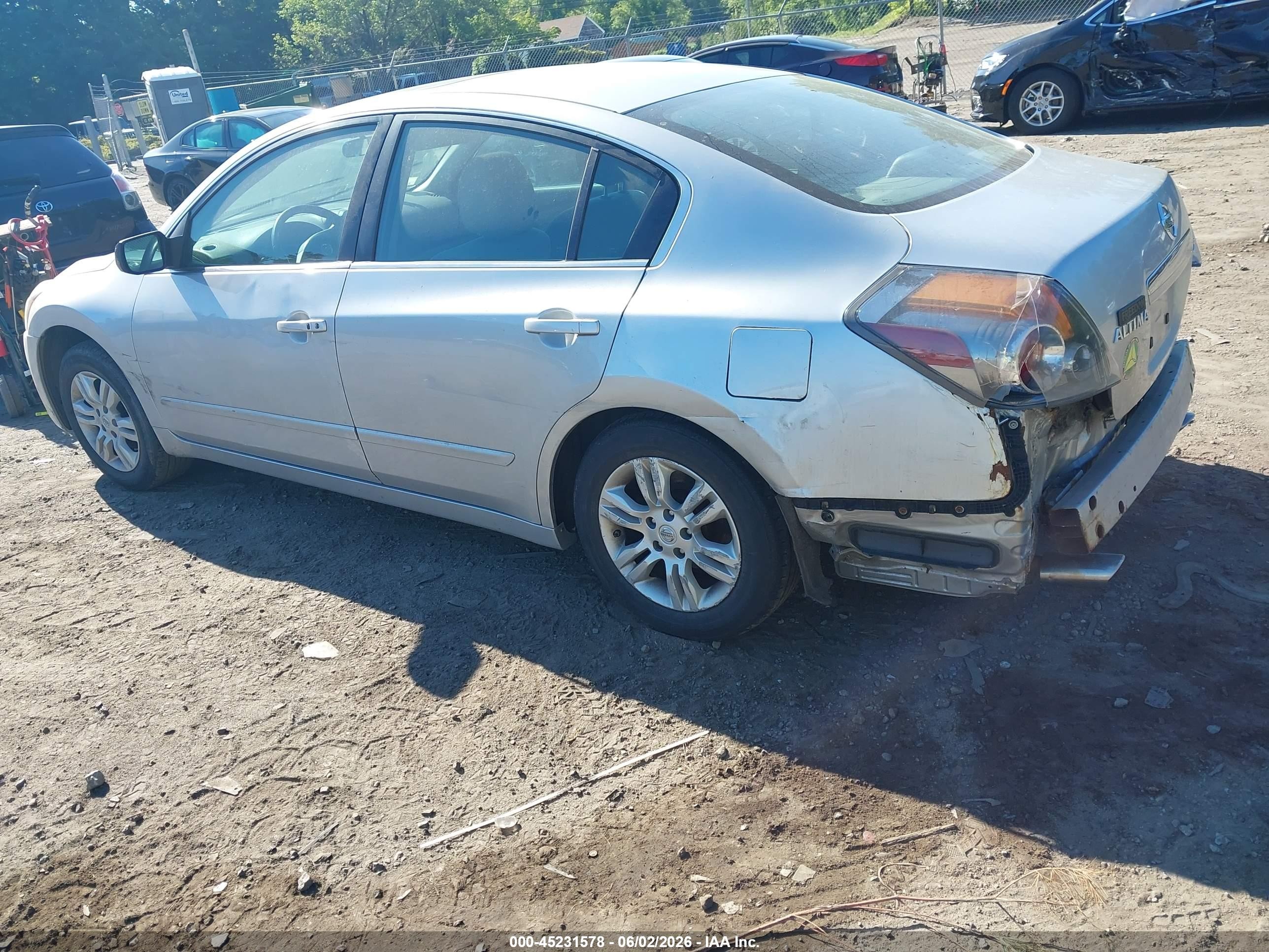 2011 Nissan Altima 2.5 S Silver vin: 1N4AL2AP8BN468525
