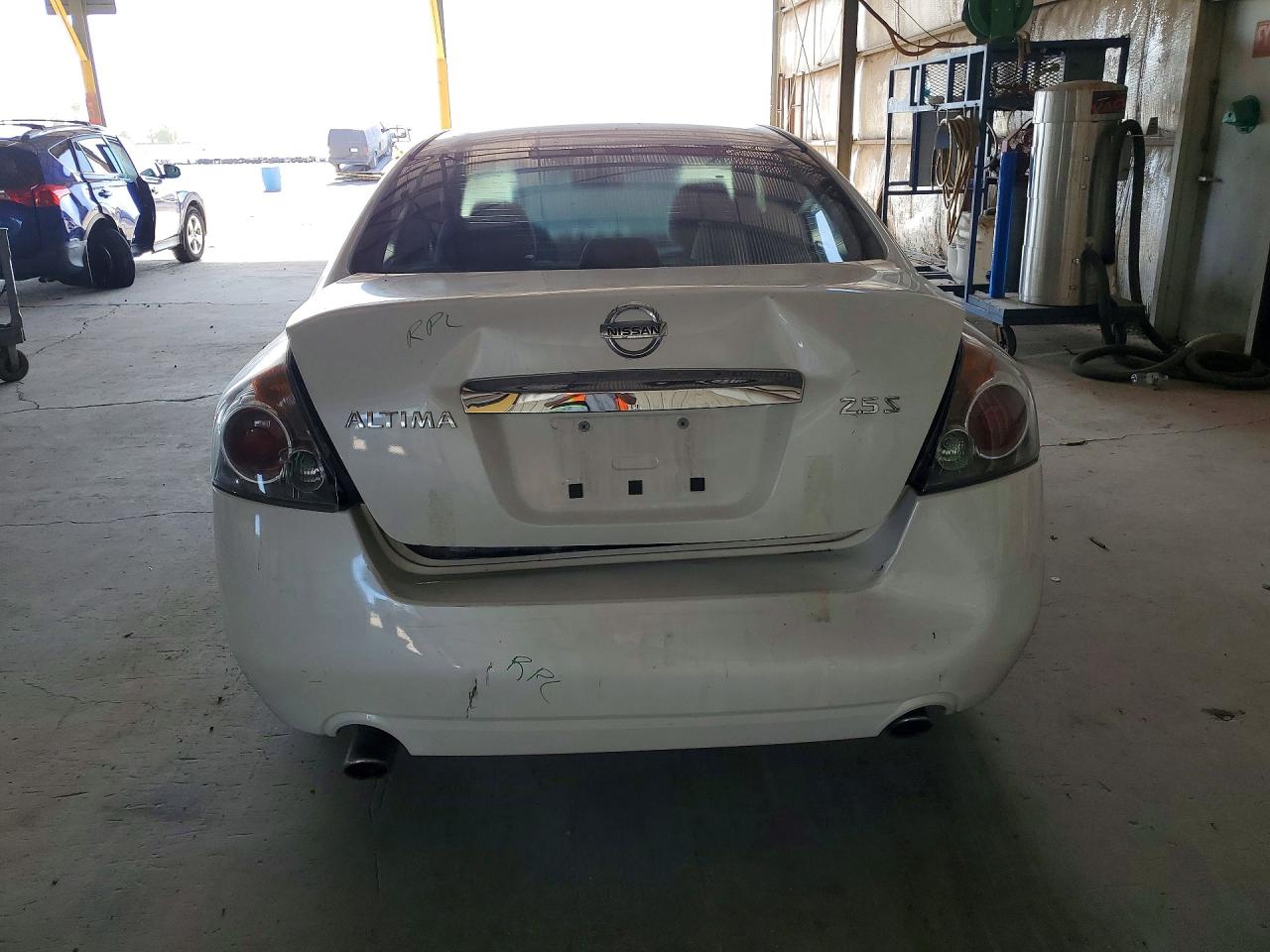 2011 Nissan Altima 2.5 White vin: 1N4AL2AP8BN480402