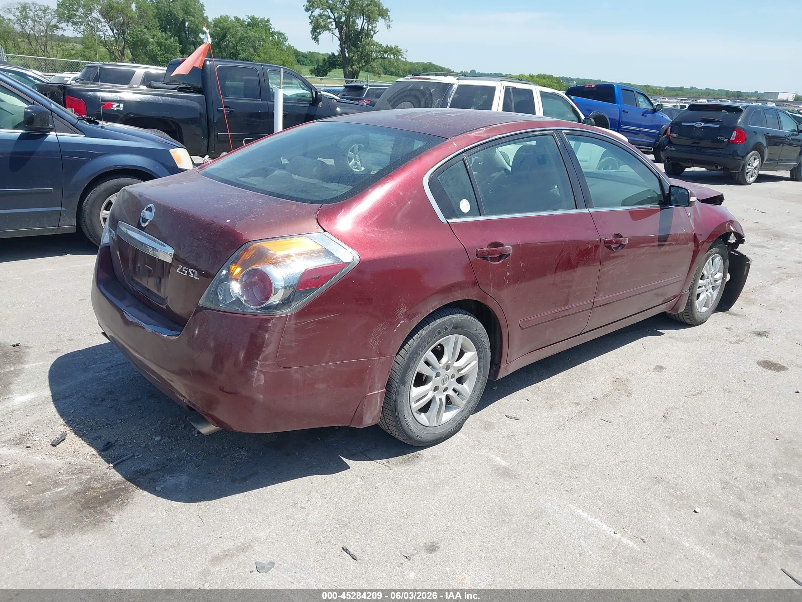 2010 Nissan Altima 2.5 S Red vin: 1N4AL2AP9AN459766