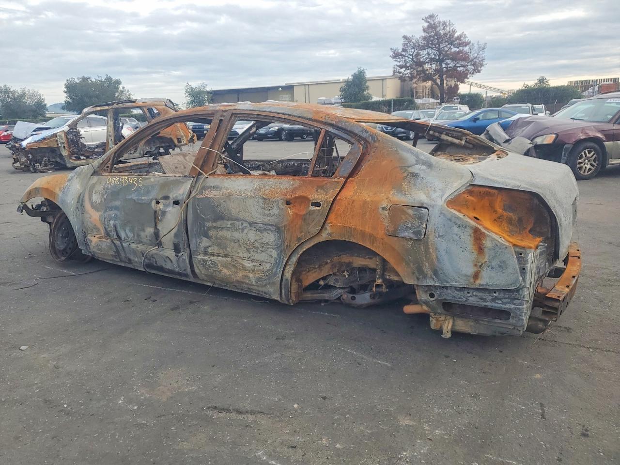 2011 Nissan Altima Burn vin: 1N4AL2AP9BN433363