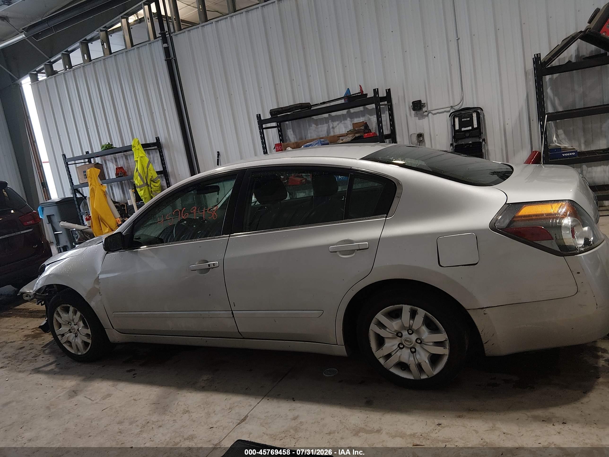 2011 Nissan Altima 2.5 S Silver vin: 1N4AL2AP9BN459042