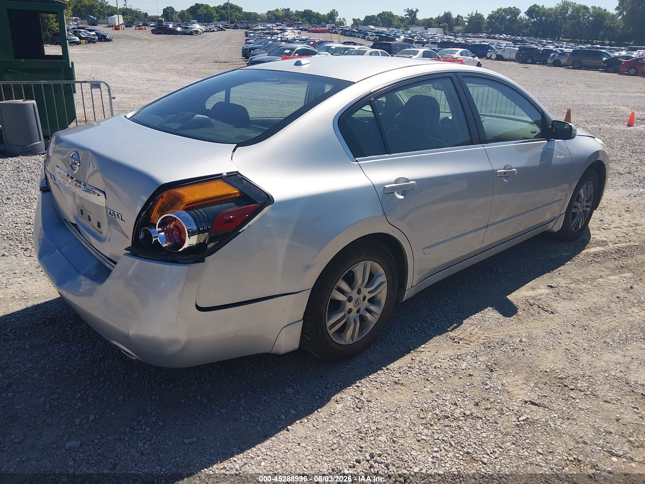 2010 Nissan Altima 2.5 S Silver vin: 1N4AL2APXAC103564