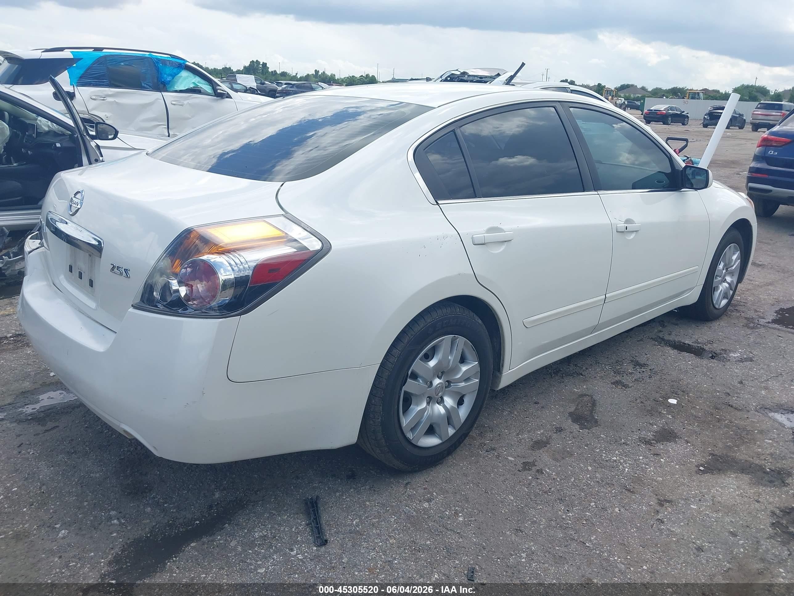 2010 Nissan Altima 2.5 S White vin: 1N4AL2APXAN436934