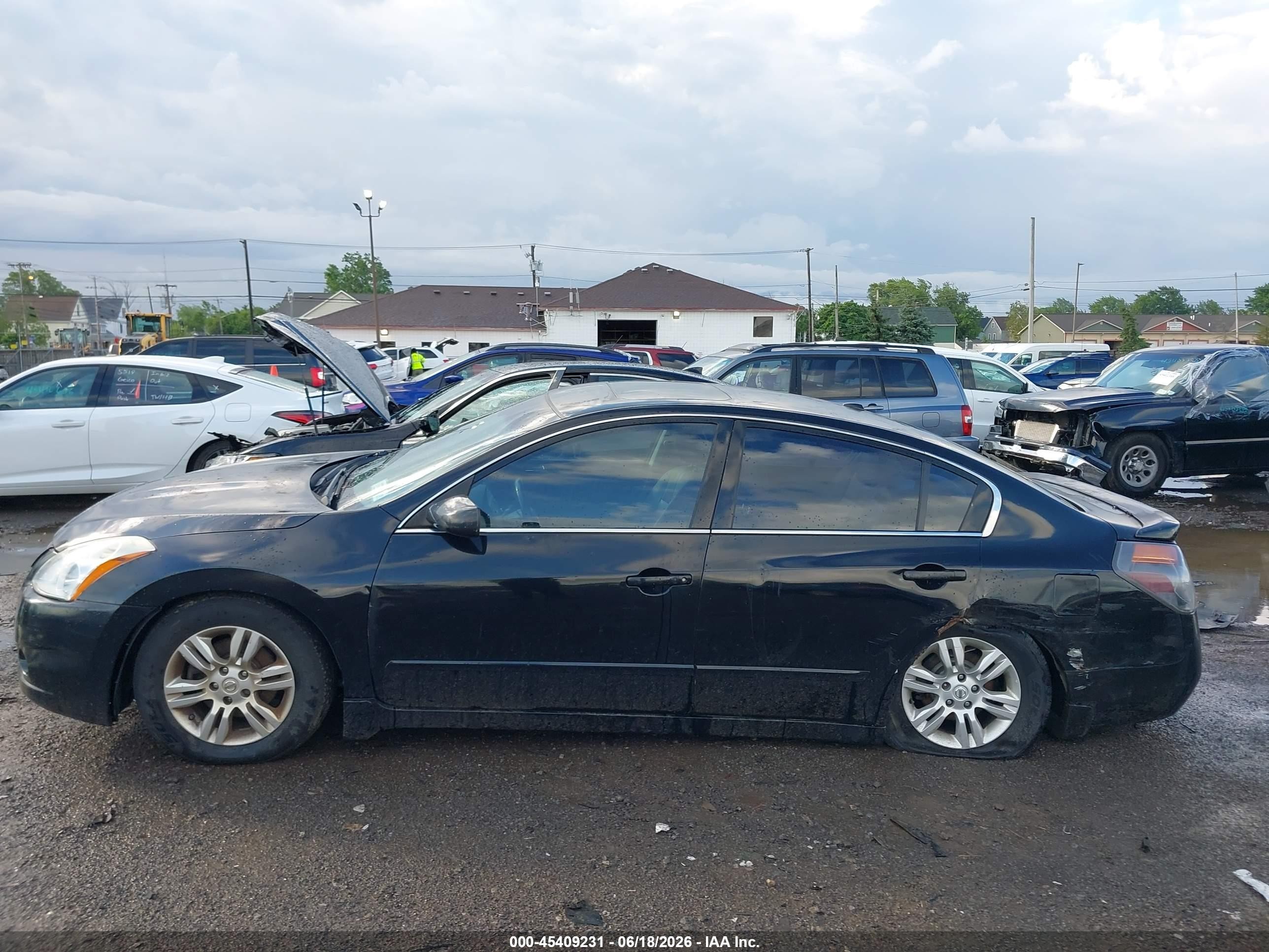 2010 Nissan Altima 2.5 S Black vin: 1N4AL2APXAN497314