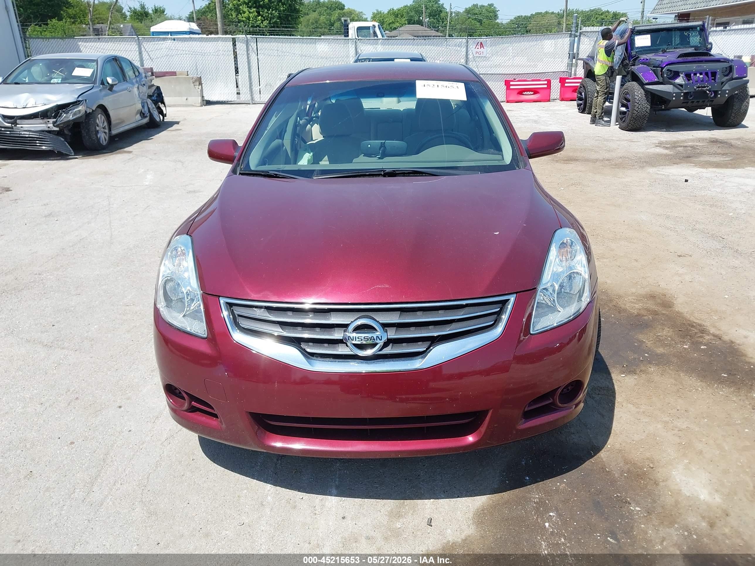 2011 Nissan Altima 2.5 S Burgundy vin: 1N4AL2APXBC168898