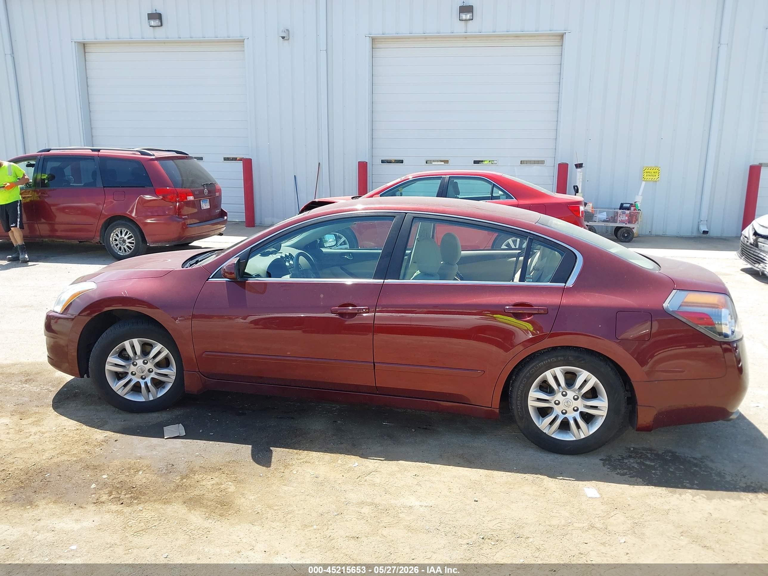 2011 Nissan Altima 2.5 S Burgundy vin: 1N4AL2APXBC168898