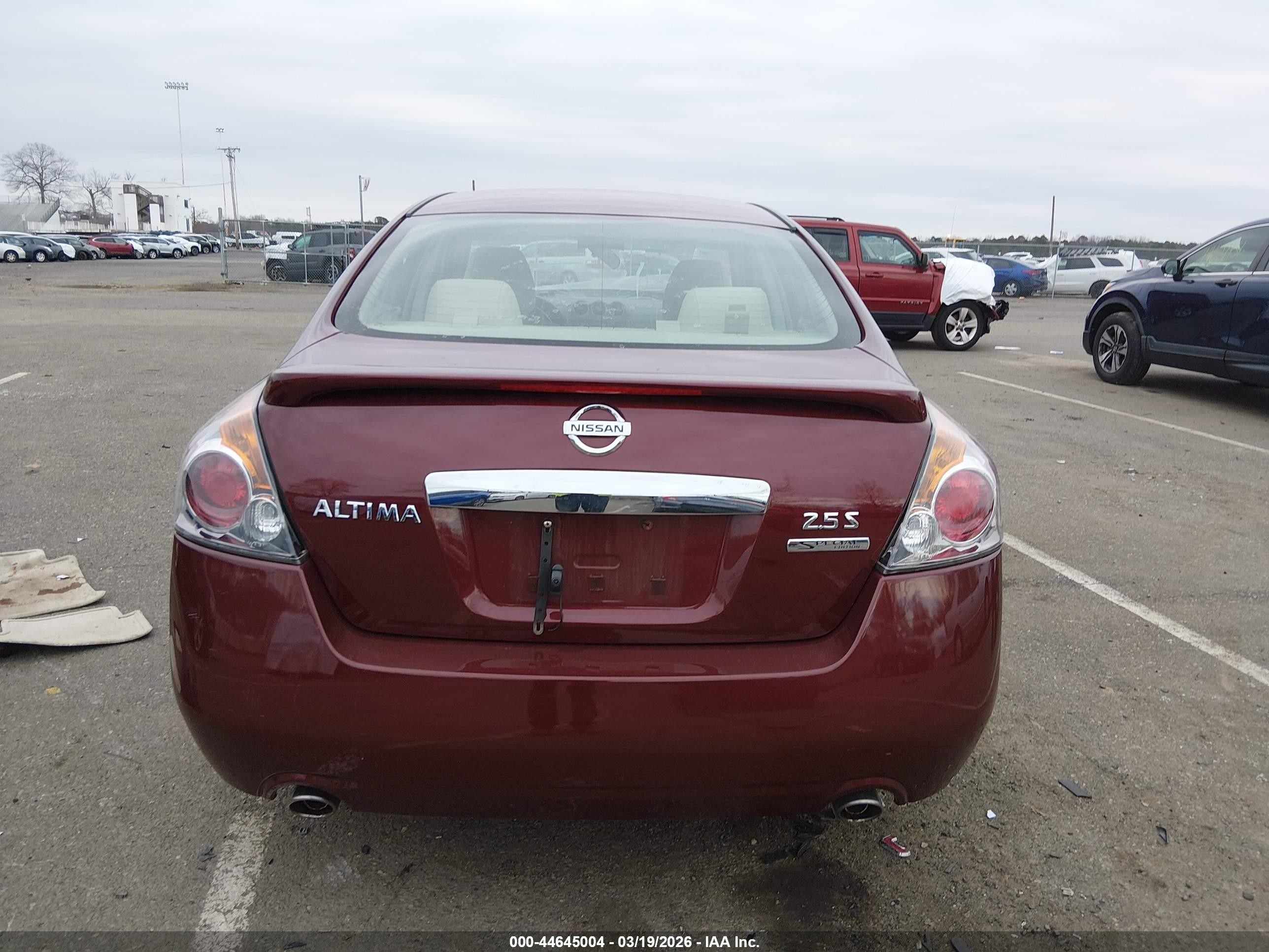 2011 Nissan Altima 2.5 S Red vin: 1N4AL2APXBN403885