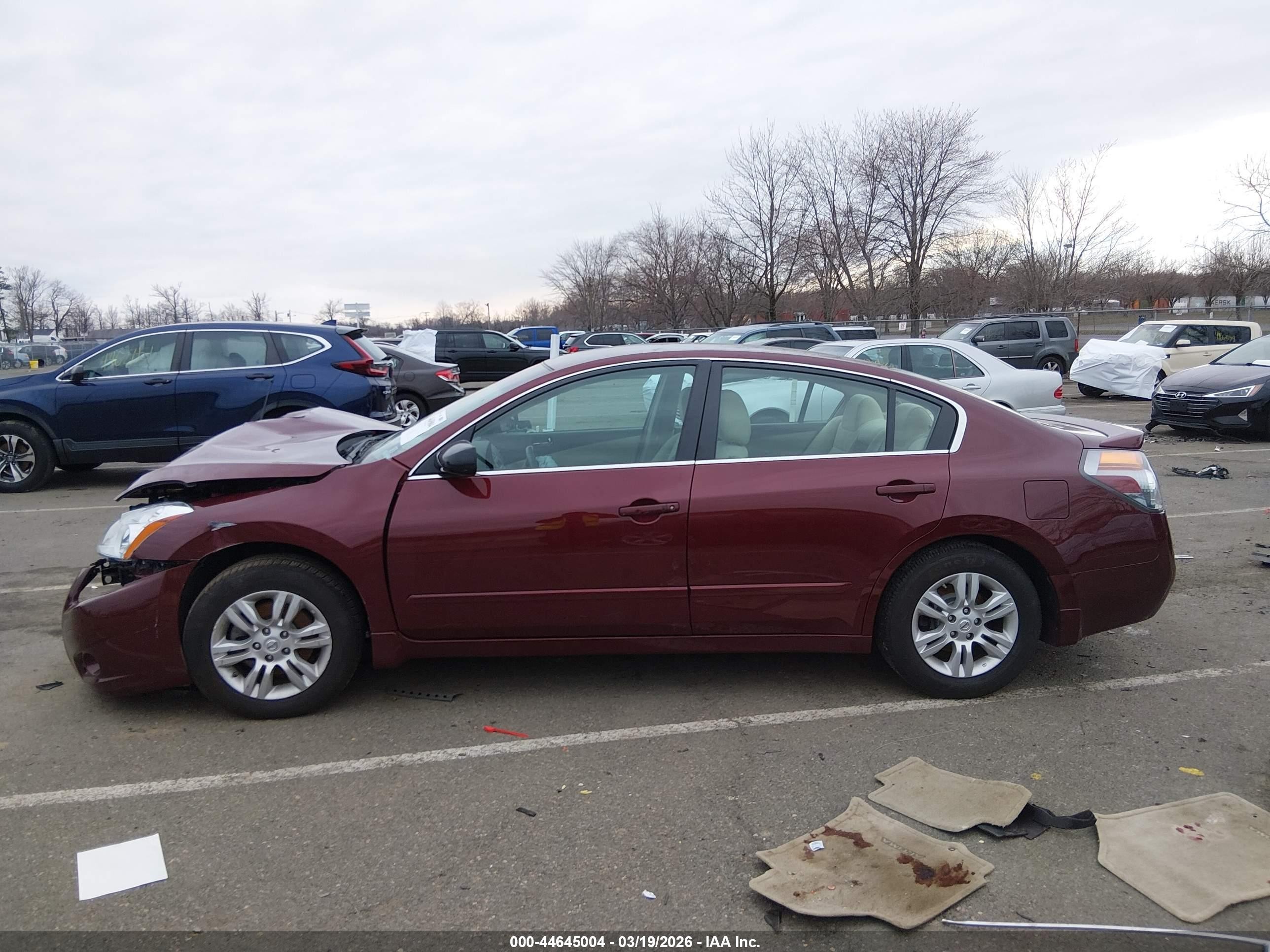 2011 Nissan Altima 2.5 S Red vin: 1N4AL2APXBN403885