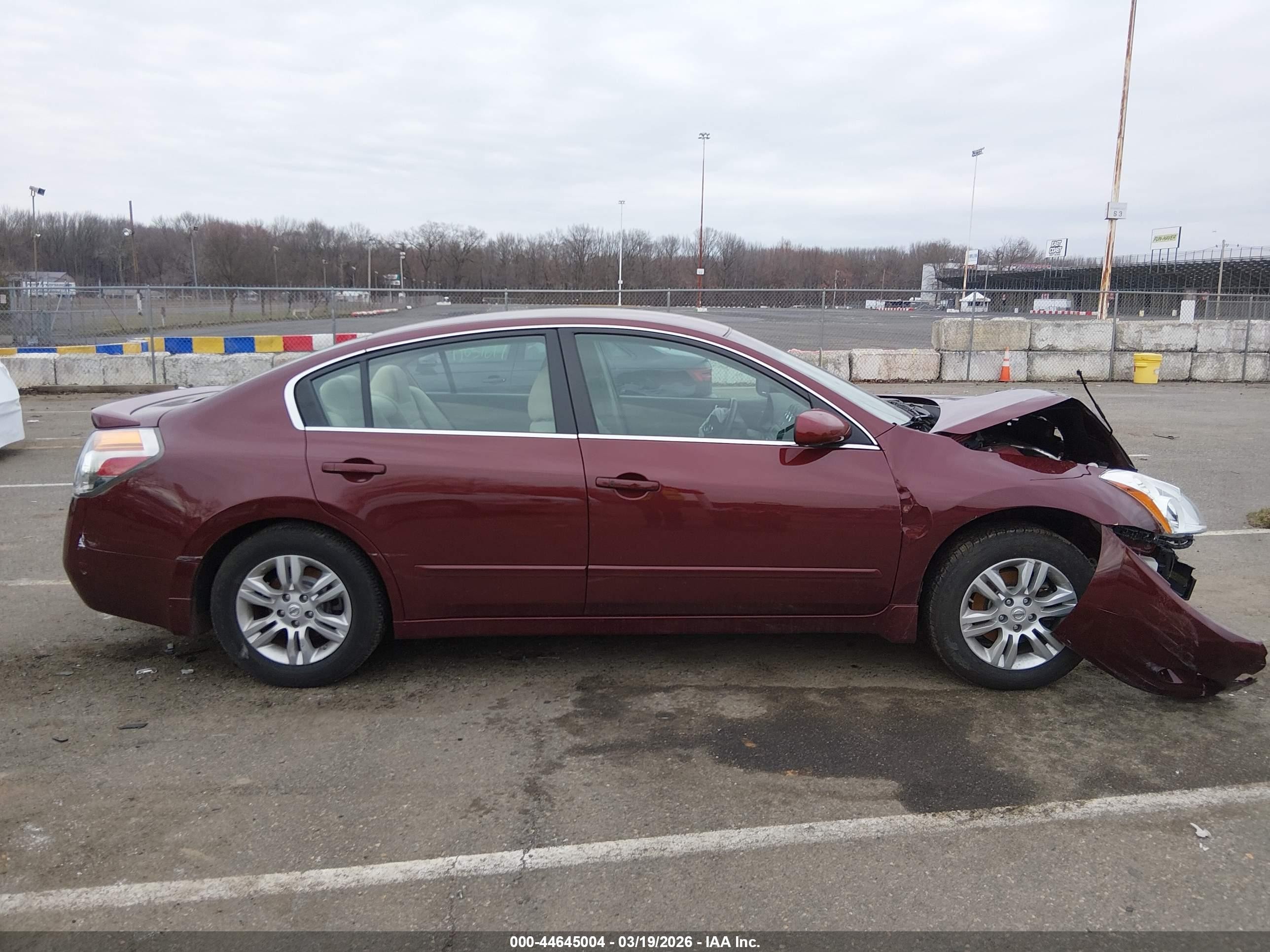 2011 Nissan Altima 2.5 S Red vin: 1N4AL2APXBN403885
