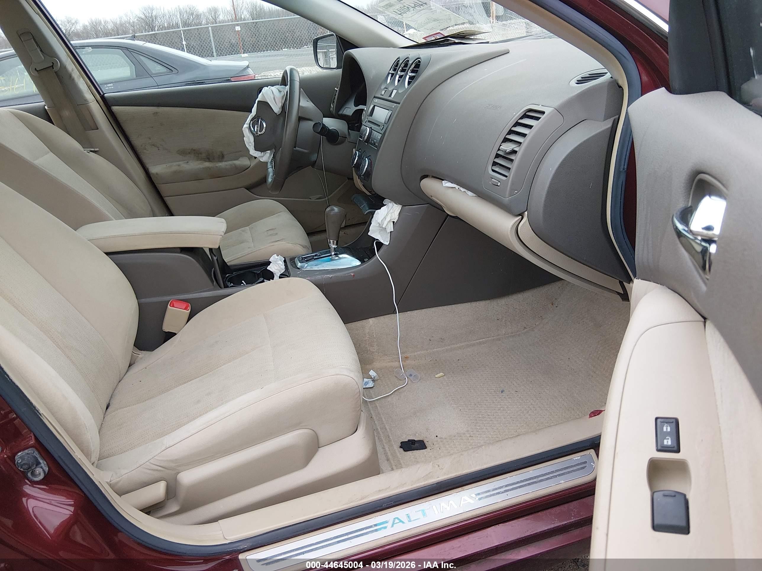 2011 Nissan Altima 2.5 S Red vin: 1N4AL2APXBN403885