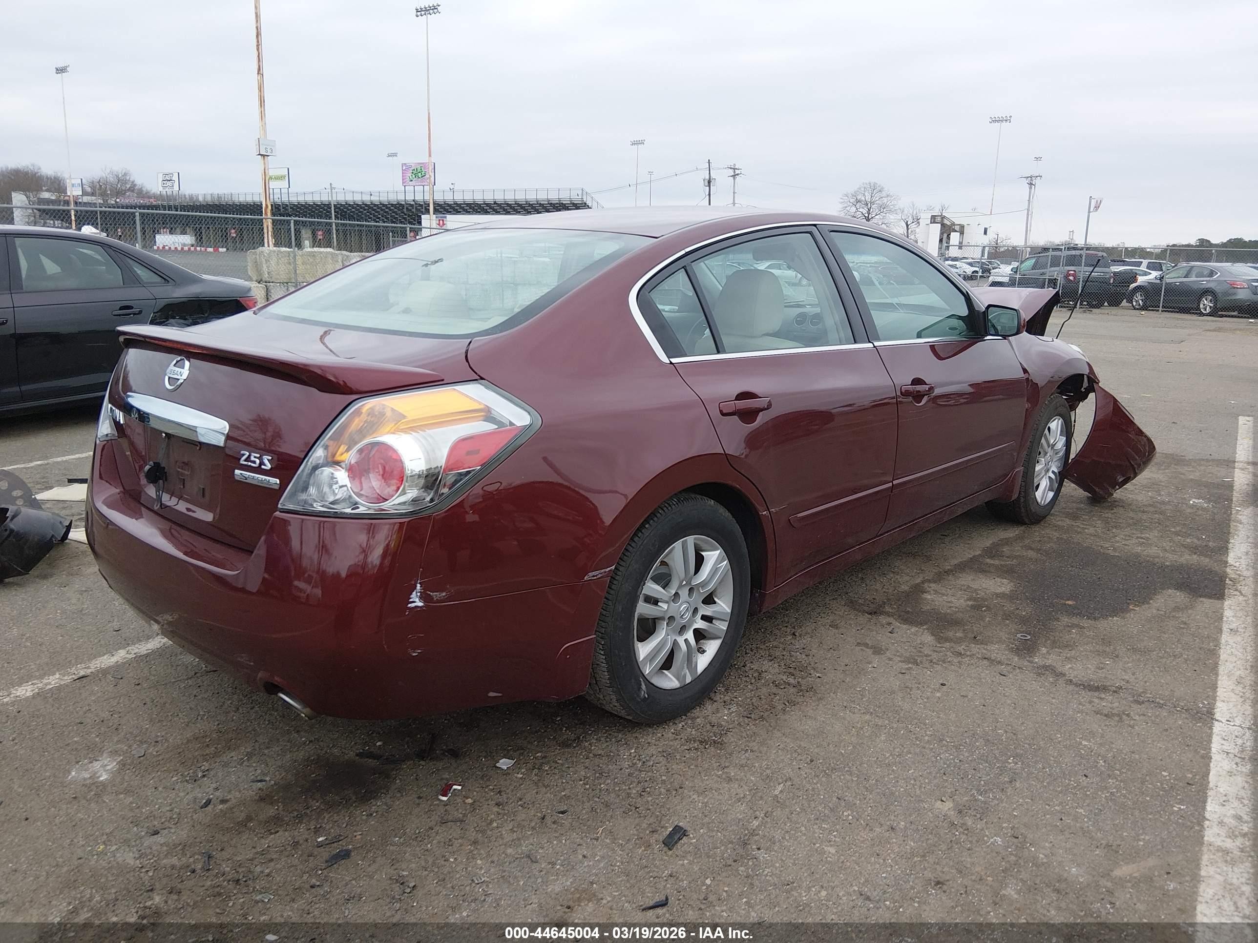 2011 Nissan Altima 2.5 S Red vin: 1N4AL2APXBN403885