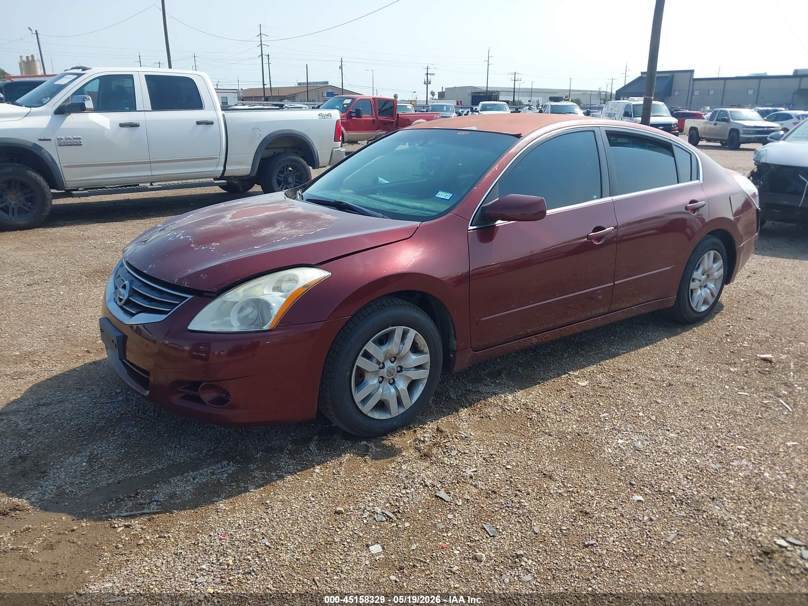 2011 Nissan Altima 2.5 S Burgundy vin: 1N4AL2APXBN456179