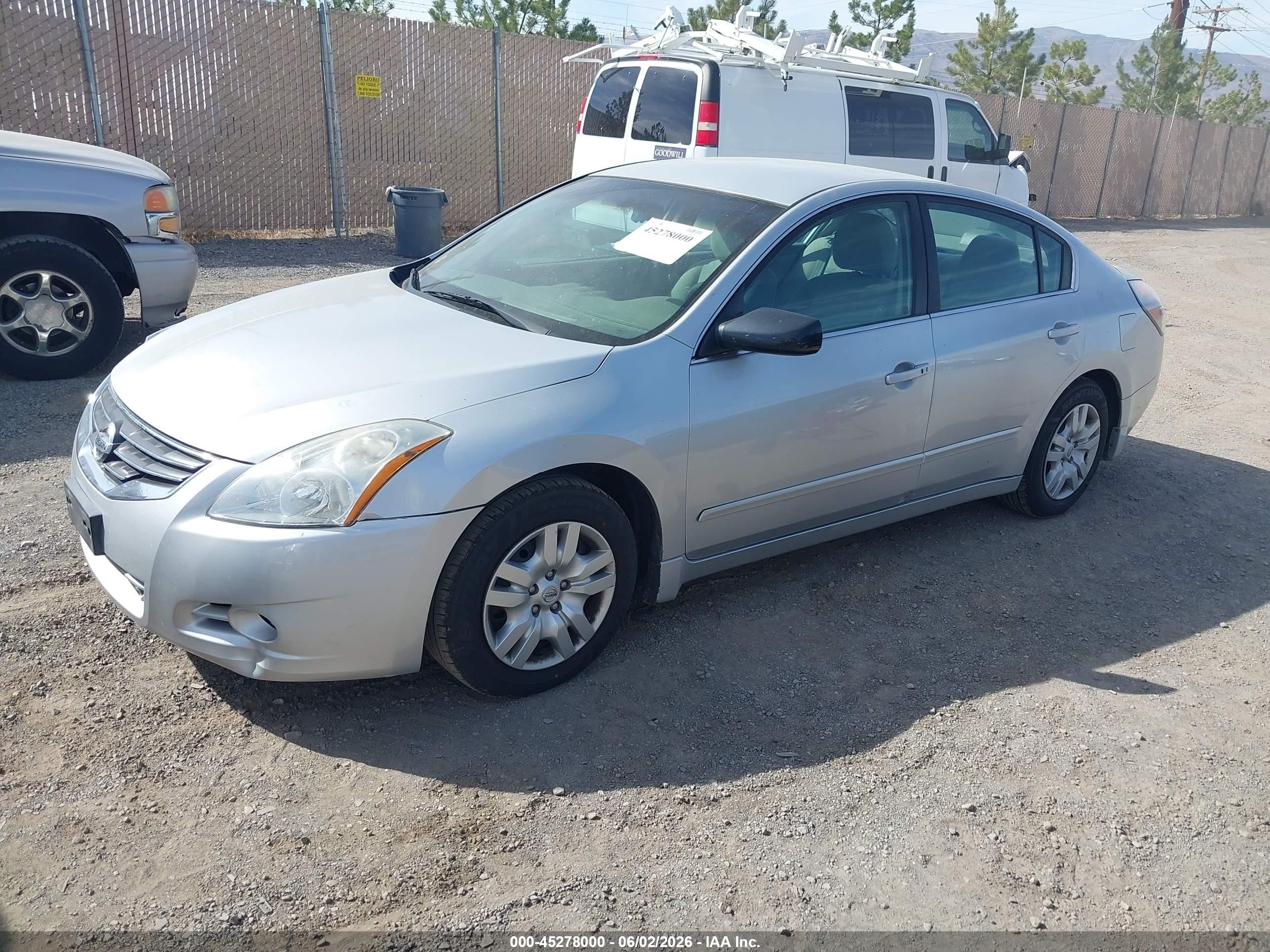 2012 Nissan Altima 2.5 S Silver vin: 1N4AL2APXCN511327