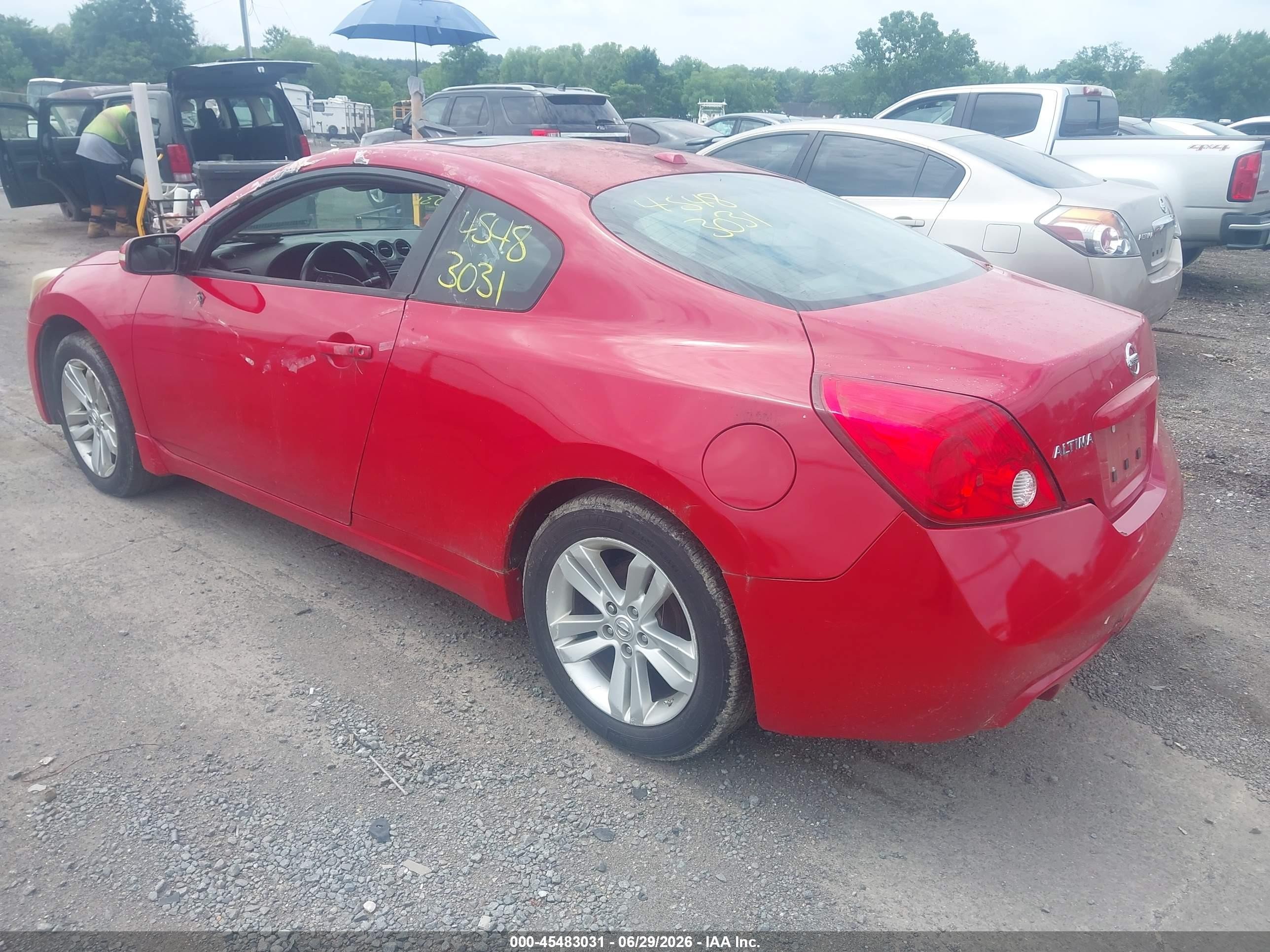 2011 Nissan Altima 2.5 S Red vin: 1N4AL2EP1BC174342