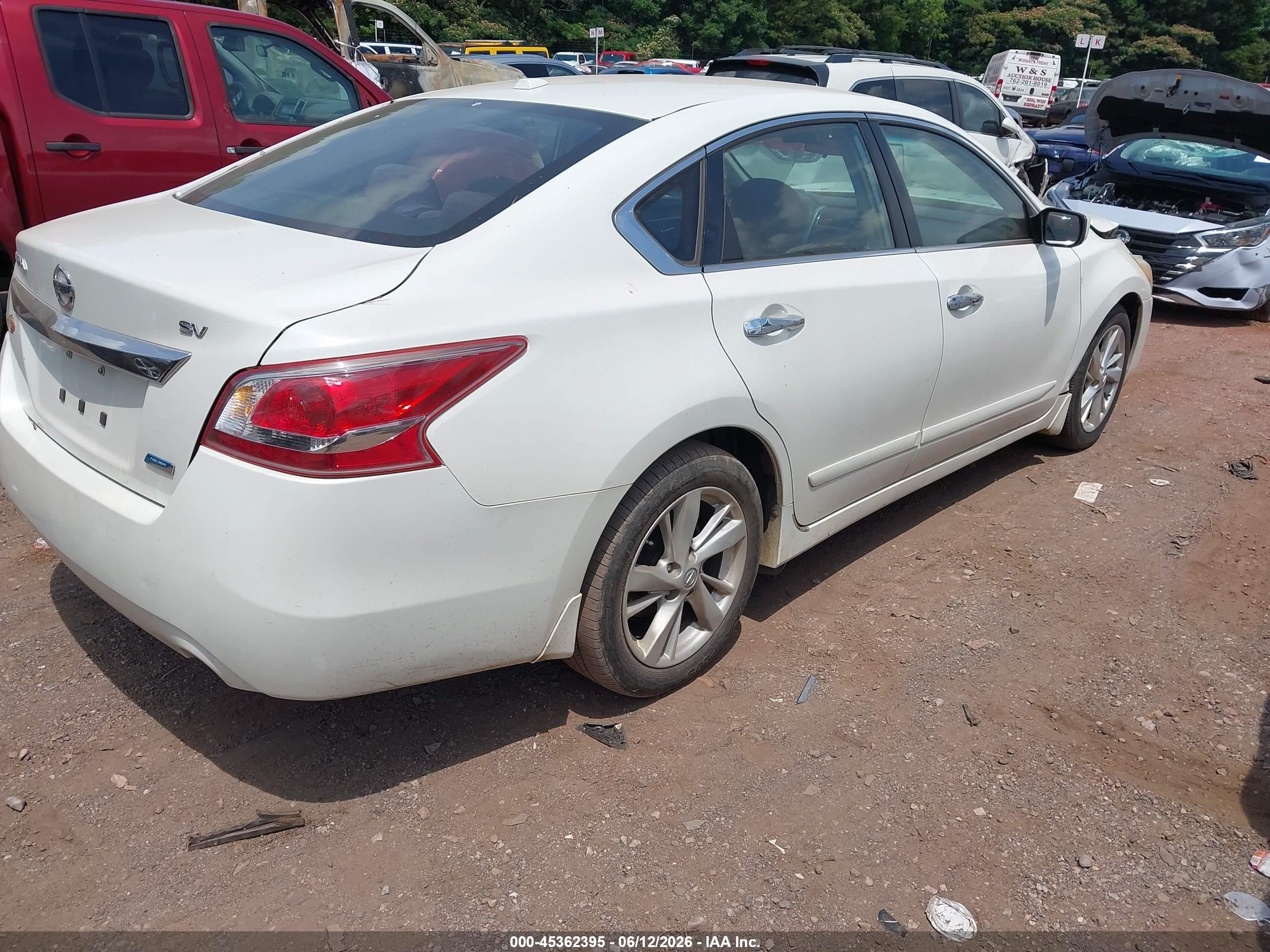2013 Nissan Altima 2.5 Sv White vin: 1N4AL3AP0DC257128