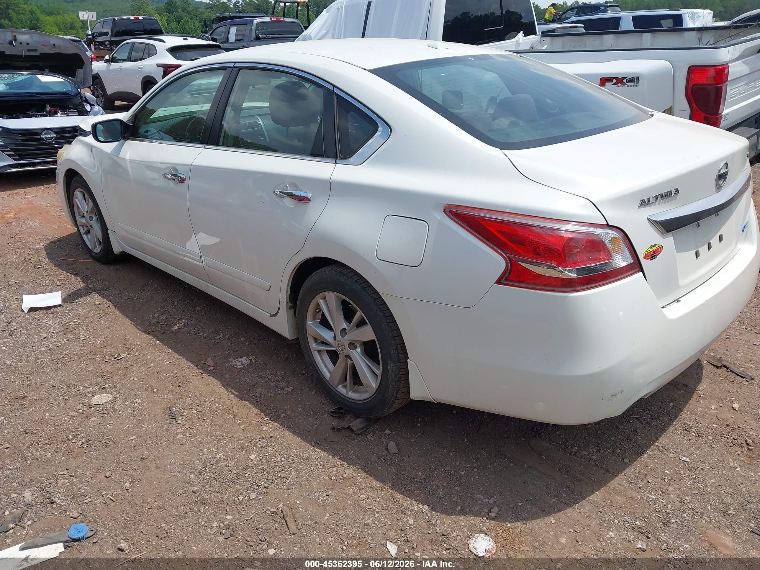 2013 Nissan Altima 2.5 Sv White vin: 1N4AL3AP0DC257128