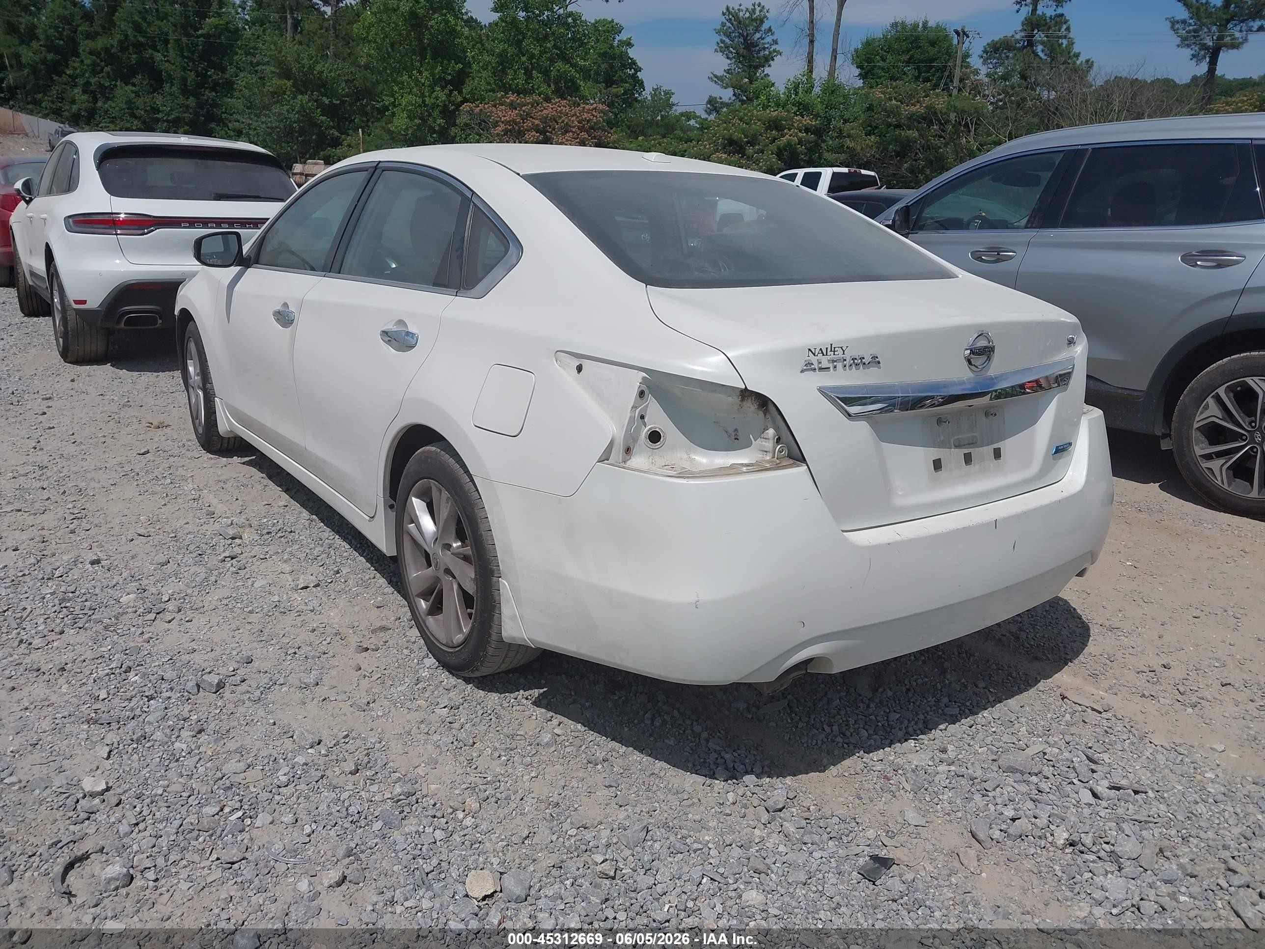 2013 Nissan Altima 2.5 Sv White vin: 1N4AL3AP0DC281901