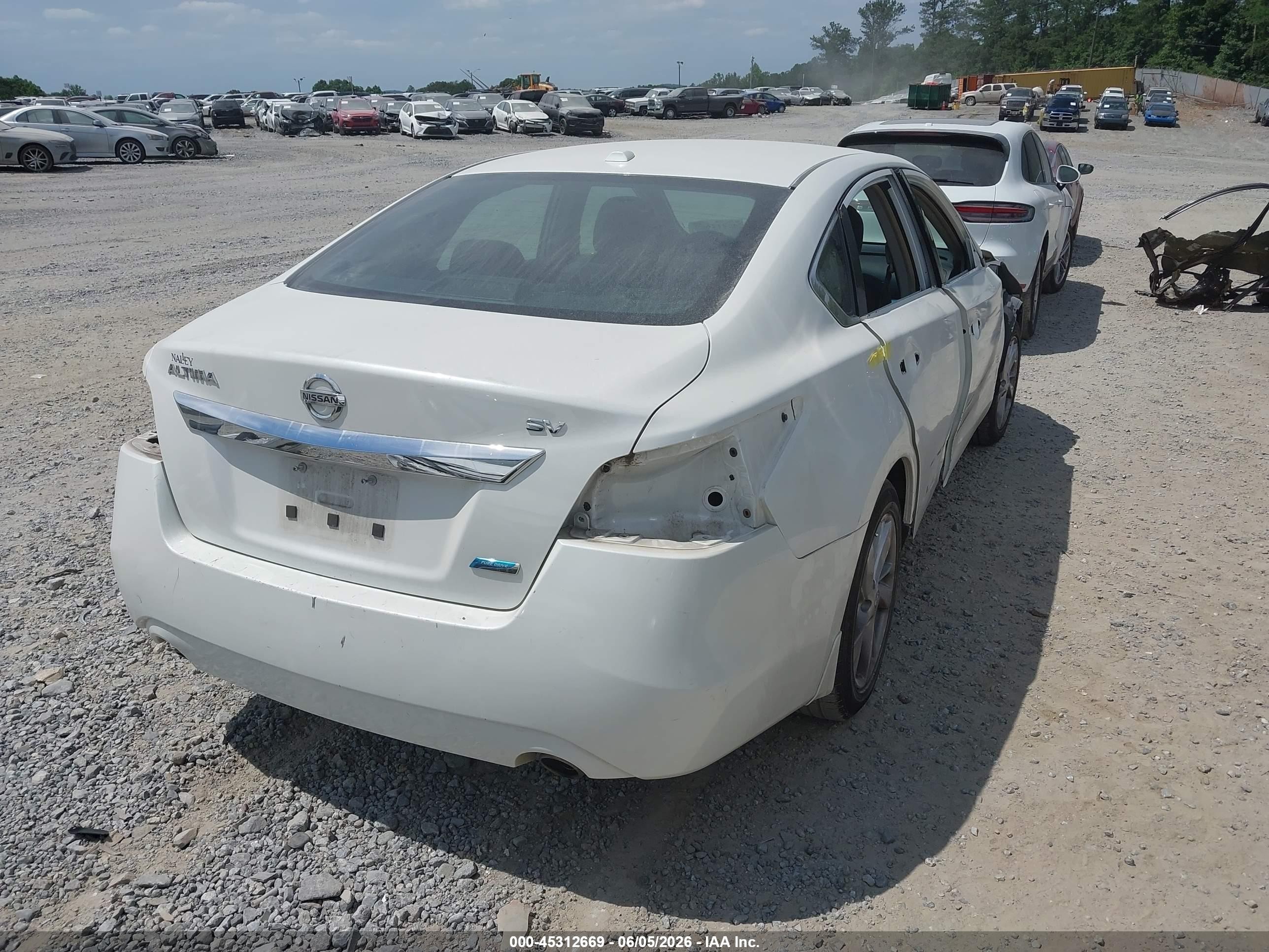 2013 Nissan Altima 2.5 Sv White vin: 1N4AL3AP0DC281901